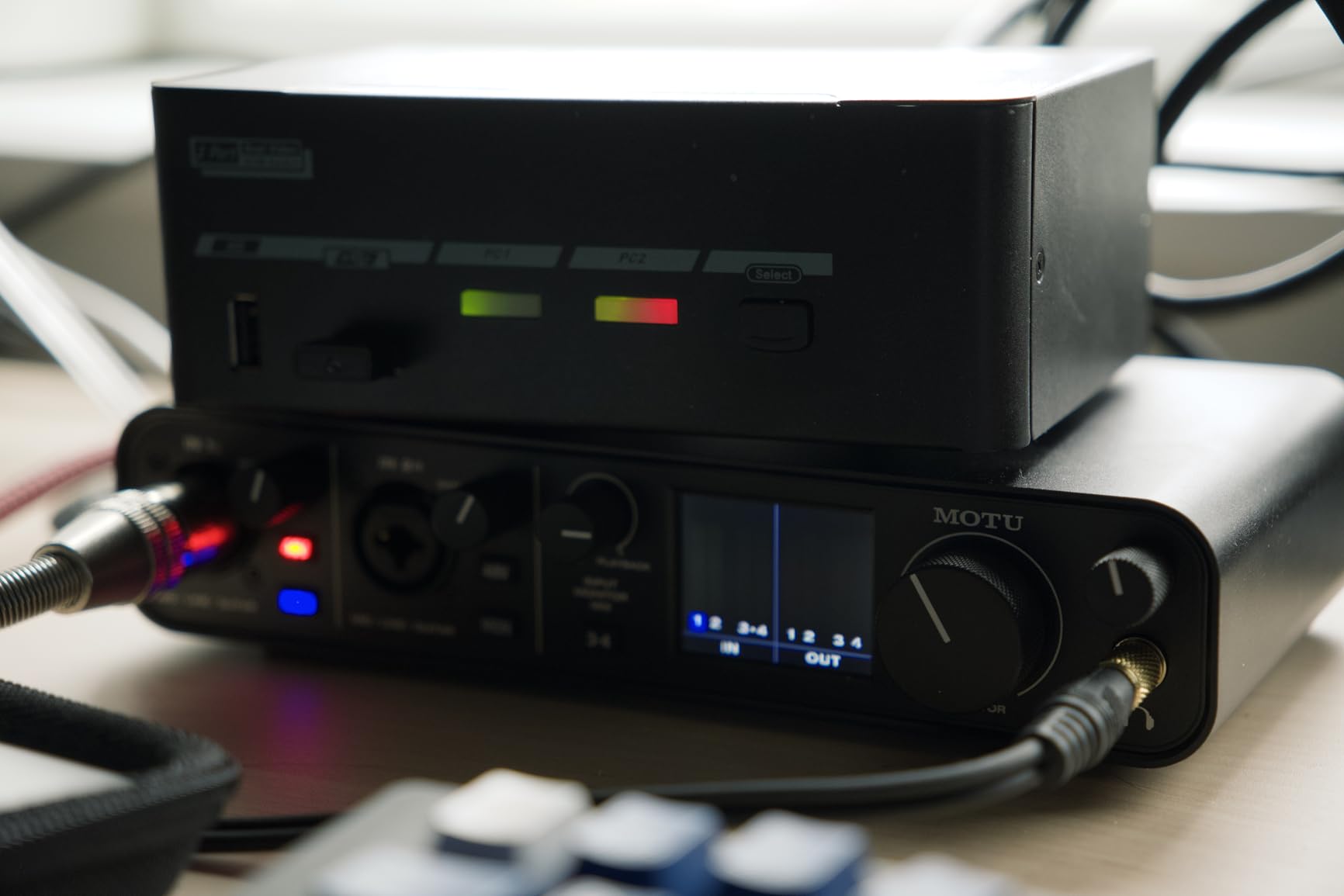 MOTU M4 4x4 USB-C Audio Interface | Recording, mixing and podcasting with 4x4 USB-C connectivity, MIDI I/O and low latency monitoring customer photo 2