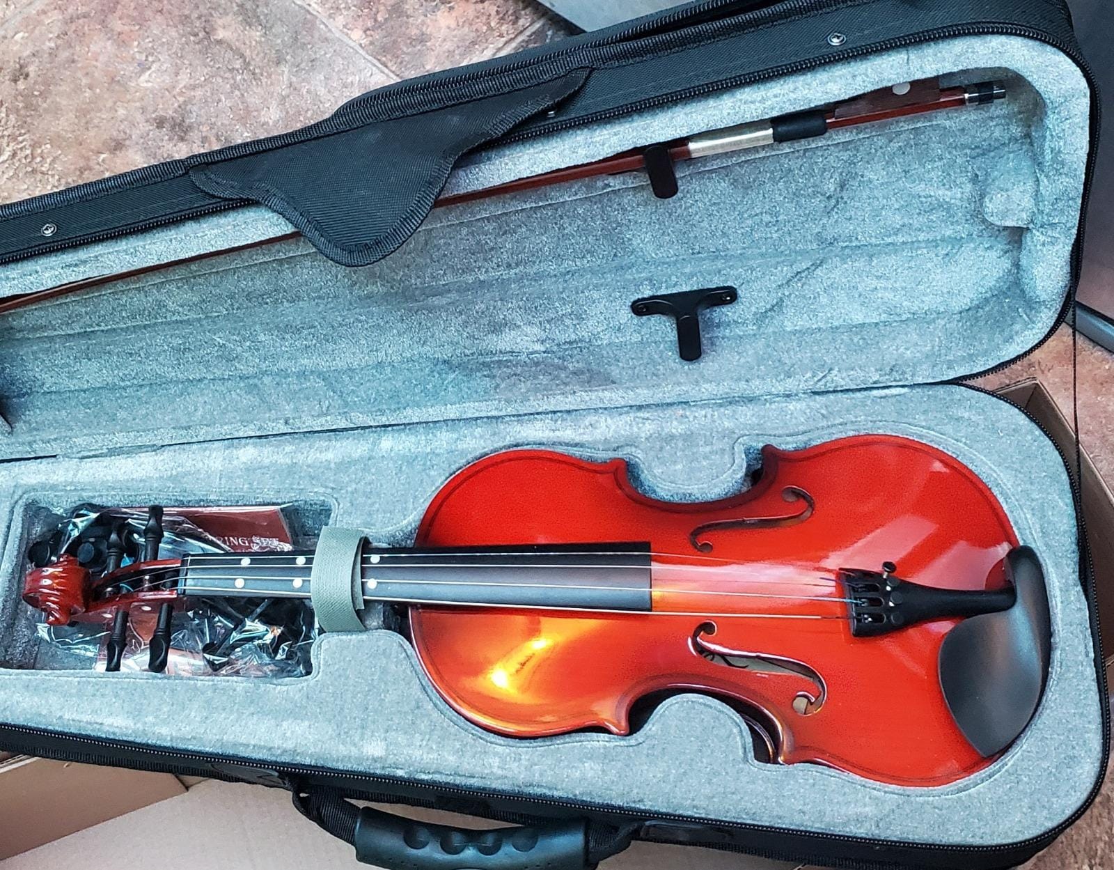 Eastar 3/4 Violin for Beginners, Violins Kit for Student, Fiddle with Hard Case, Rosin, Shoulder Rest, Bow, and Extra Strings (Imprinted Finger Guide on Fingerboard) customer photo 2