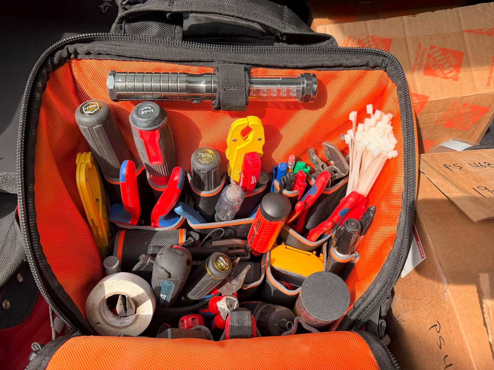 Klein Tools 55482 Tool Bag Backpack, Heavy Duty Tradesman Pro Tool Organizer with 21 Pockets and Large Interior, Water Resistant customer photo 1