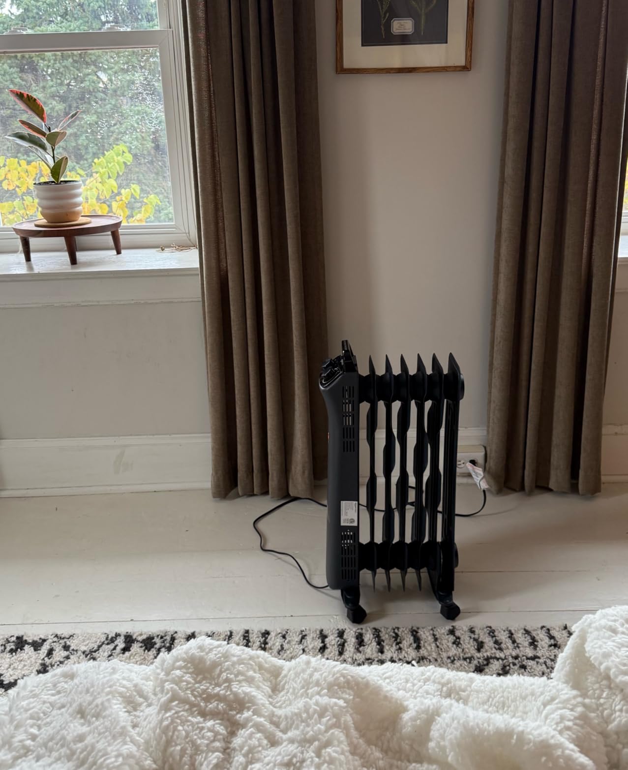 Amazon Basics Portable Oil Space Heater with 7 Oil-Filled Fins, 3 Heat Settings, Adjustable Thermostat, Tip-Over and Overheat Protection, ETL Safety Certificate, 1500W, Black customer photo 1