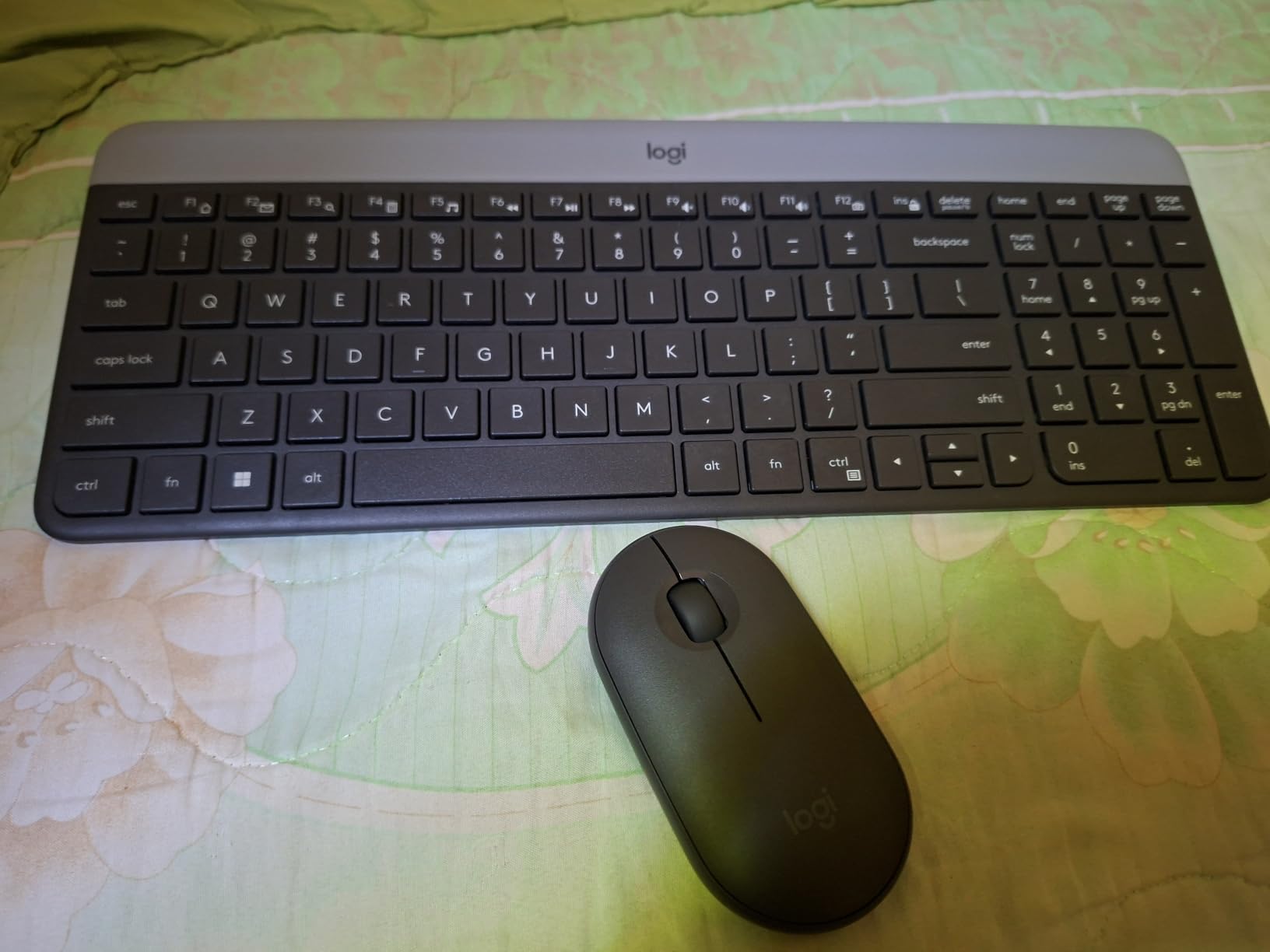 Logitech MK470 Slim Wireless Combo Compact Keyboard and Mouse - Off White customer photo 1