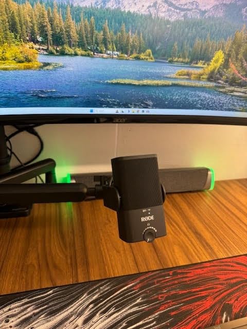 RØDE NT-USB Mini Versatile Studio-quality Condenser USB Microphone with Free Software for Podcasting, Streaming, Gaming, Music Production, Vocal and Instrument Recording, Black customer photo 1