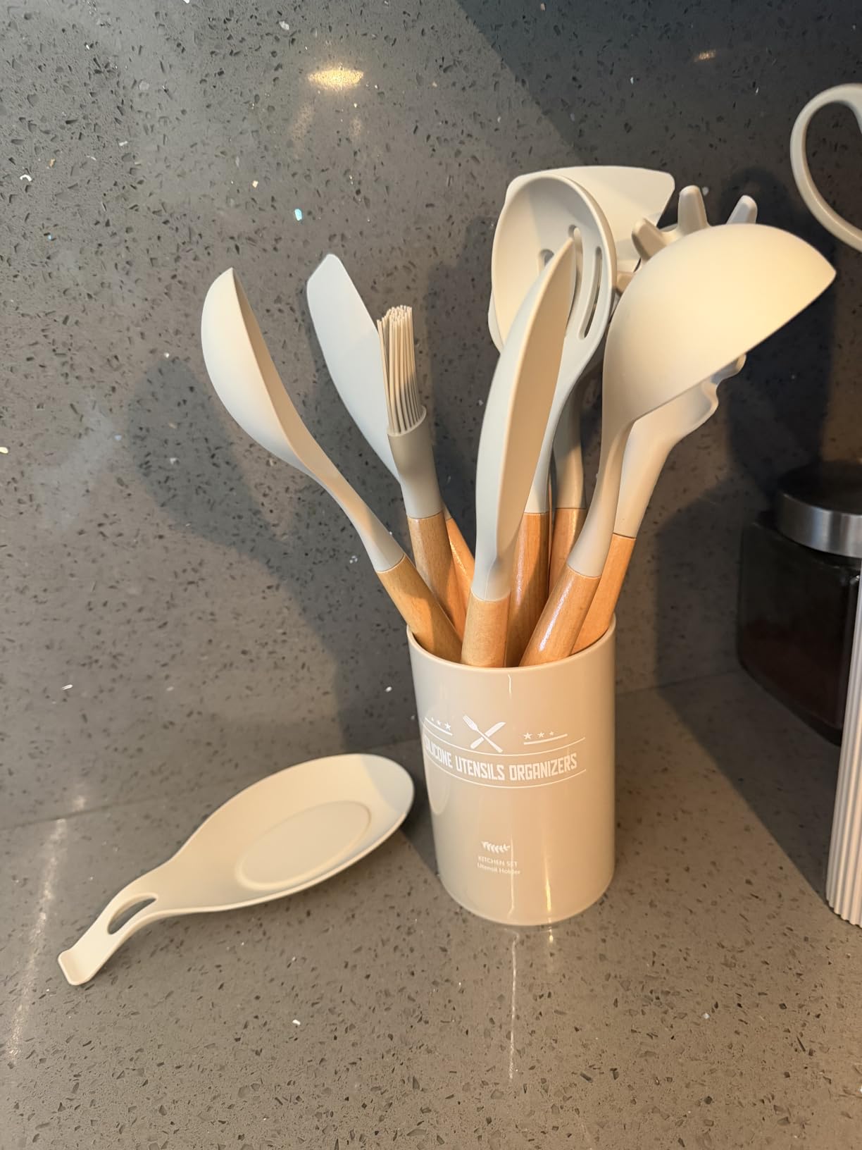 Umite Chef Kitchen Cooking Utensils Set, 33 pcs Non-Stick Silicone Cooking Kitchen Utensils Spatula Set with Holder, Wooden Handle Silicone Kitchen Gadgets Utensil Set (Khaki) customer photo 1