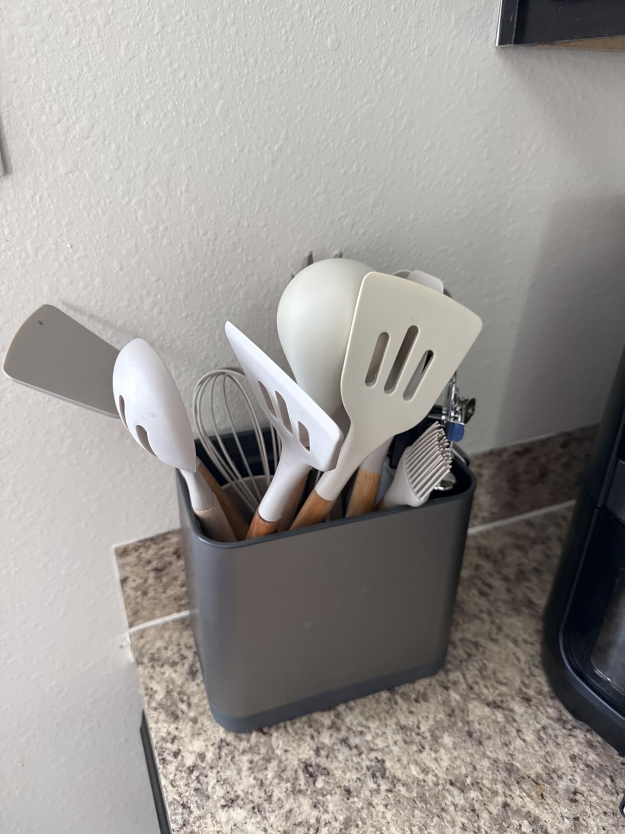Umite Chef Kitchen Cooking Utensils Set, 33 pcs Non-Stick Silicone Cooking Kitchen Utensils Spatula Set with Holder, Wooden Handle Silicone Kitchen Gadgets Utensil Set (Khaki) customer photo 2