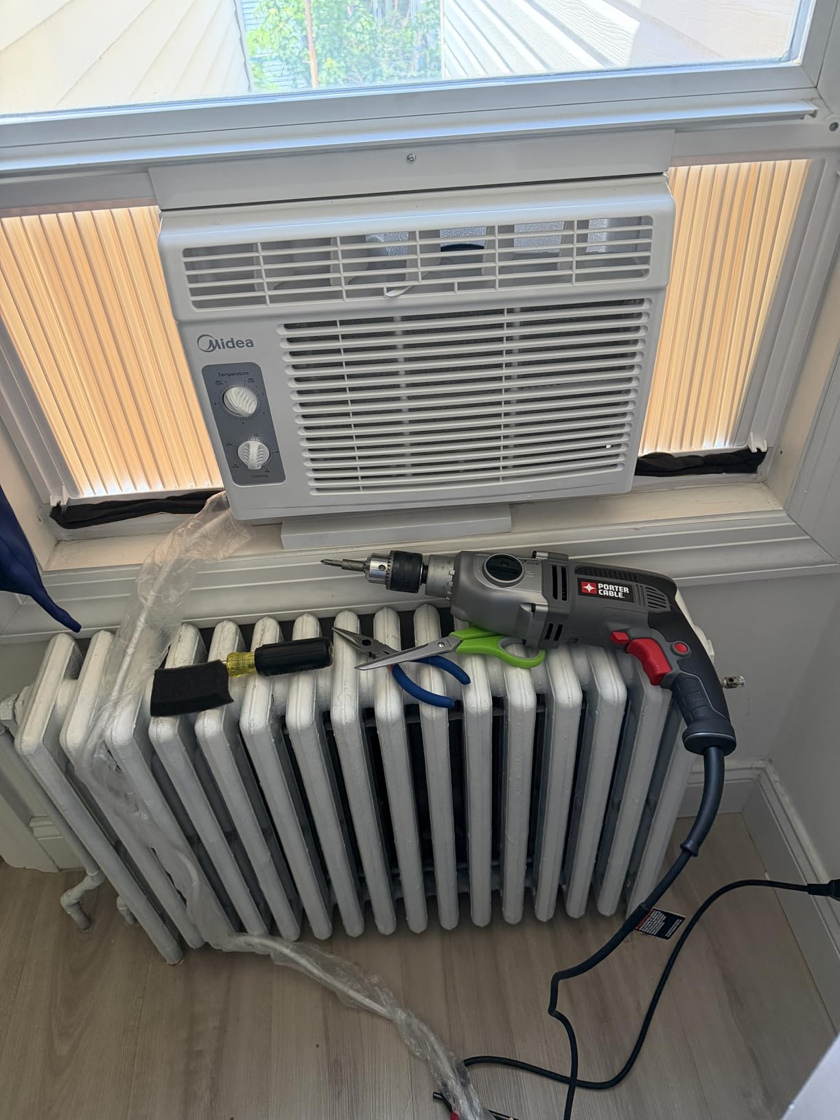Midea 5,000 BTU EasyCool Small Window Air Conditioner - Cool up to 150 Sq. Ft. with Easy-to-Use Mechanical Controls and Reusable Filter, Perfect for Small Bedroom, Living Room, Home Office customer photo 2