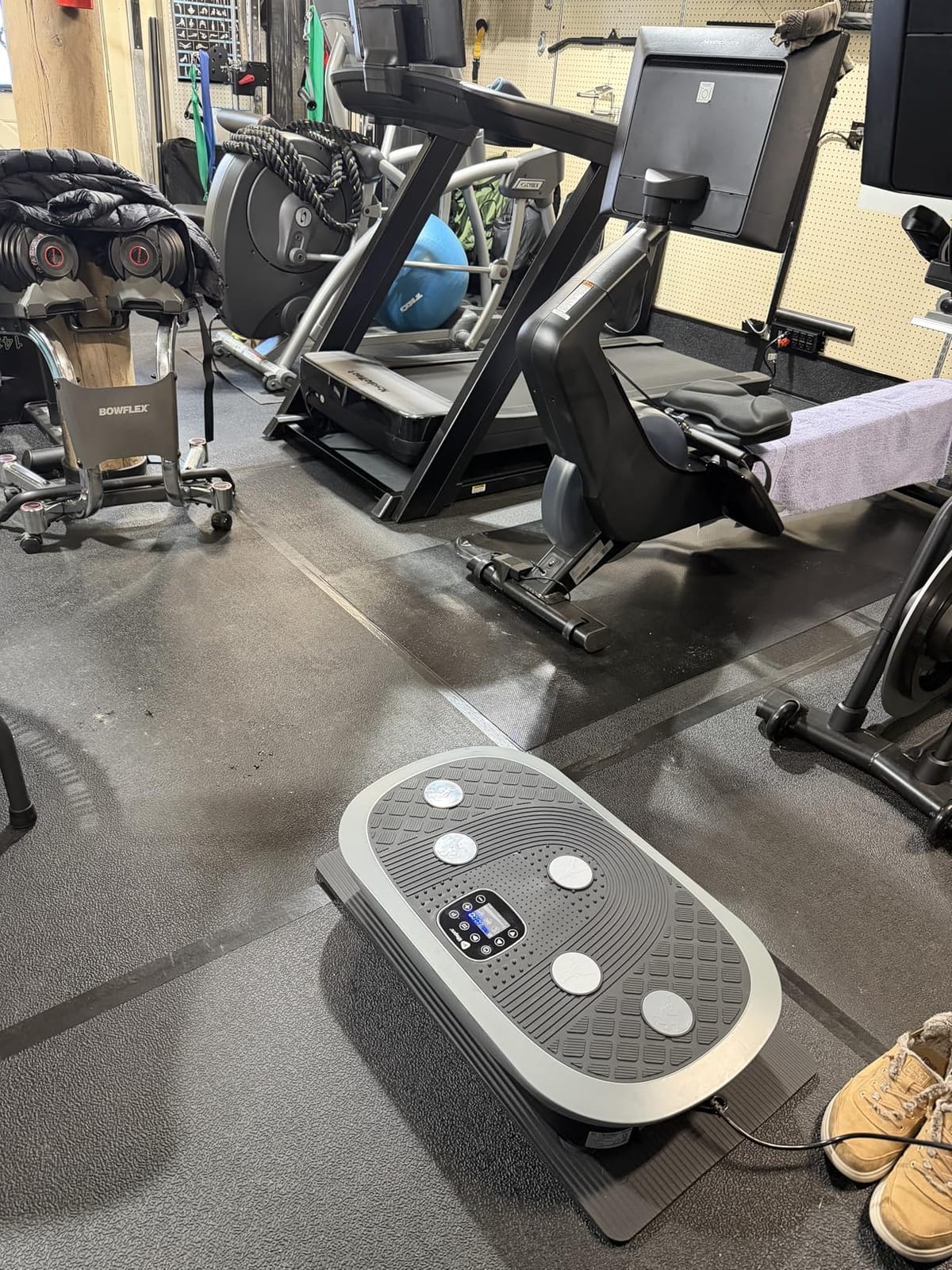 Lifepro Rumblex Plus/Pro 4D Vibration Plate Exercise Machine with 60 Speeds | 3 Motors, 7 Training Modes, Bluetooth Speaker, Wristband Remote customer photo 1