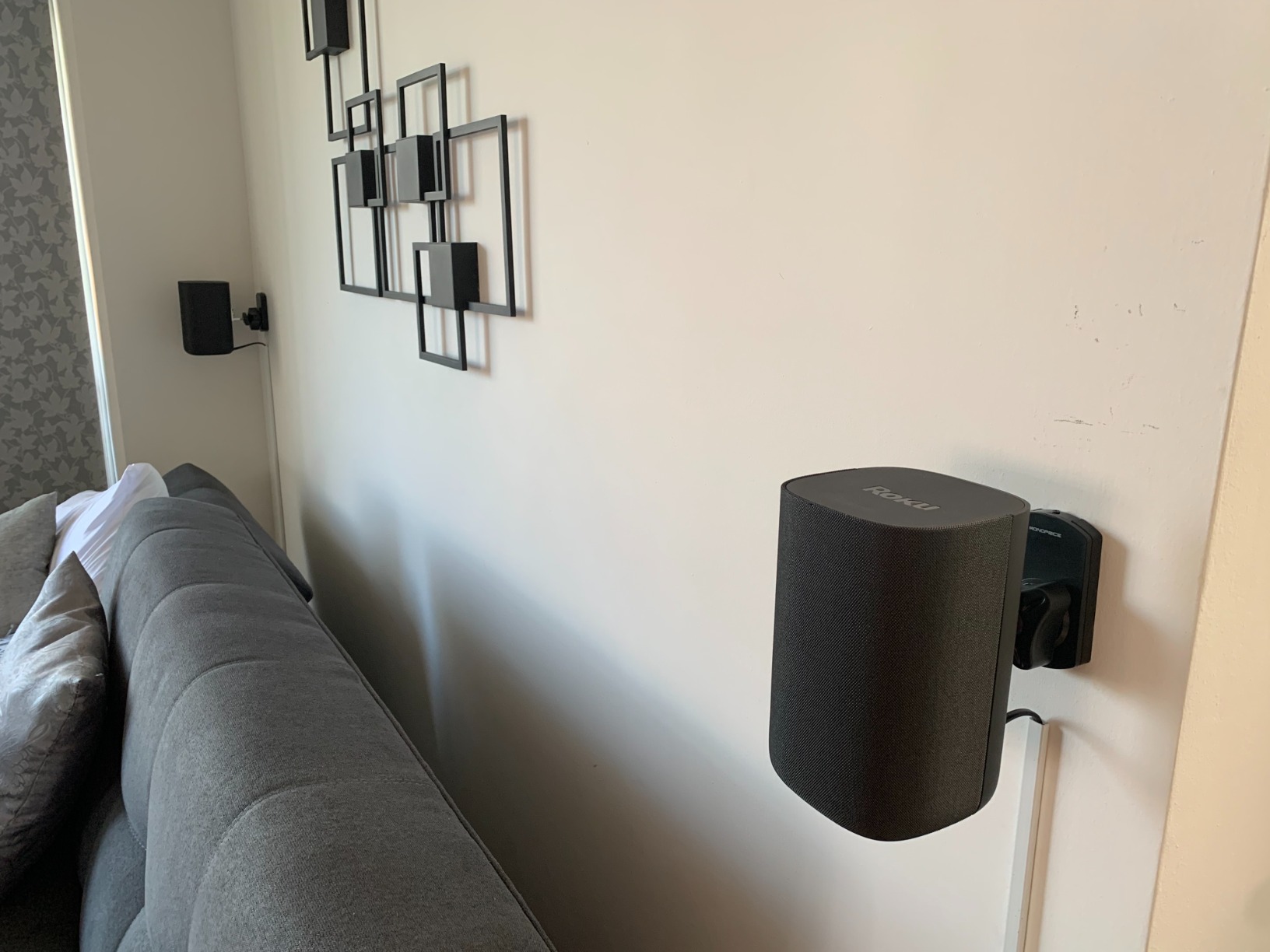 Roku Wireless Speakers, Set of 2 (Pack of 1) | Premium Audio Compatible with Roku TV, Streambar, and Streambar Pro (SE is not compatible) - Easy Wireless Setup customer photo 2