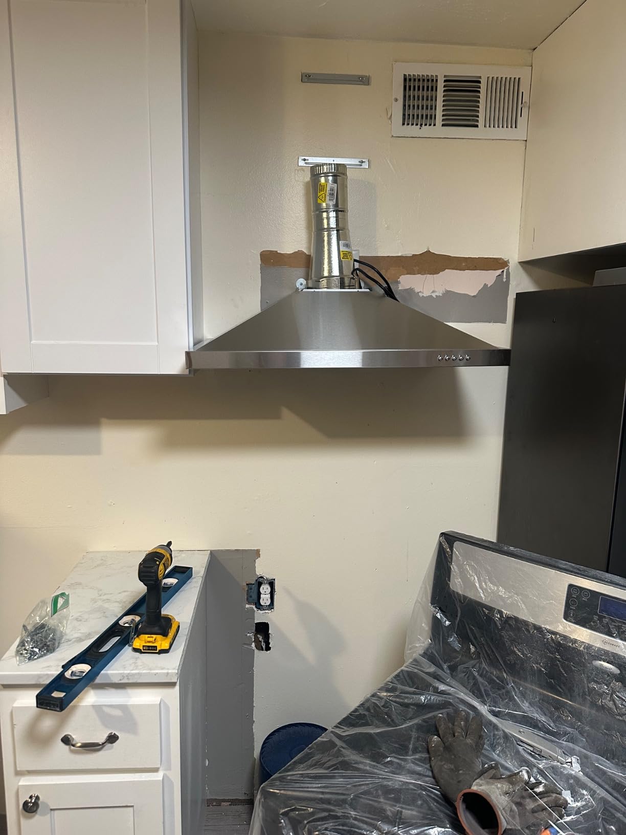 Tieasy Wall Mount Range Hood 30 inch with Ducted/Ductless Convertible Duct, Stainless Steel Chimney-Style Over Stove Vent Hood with LED Light, 3 Speed Exhaust Fan, 450 CFM customer photo 1