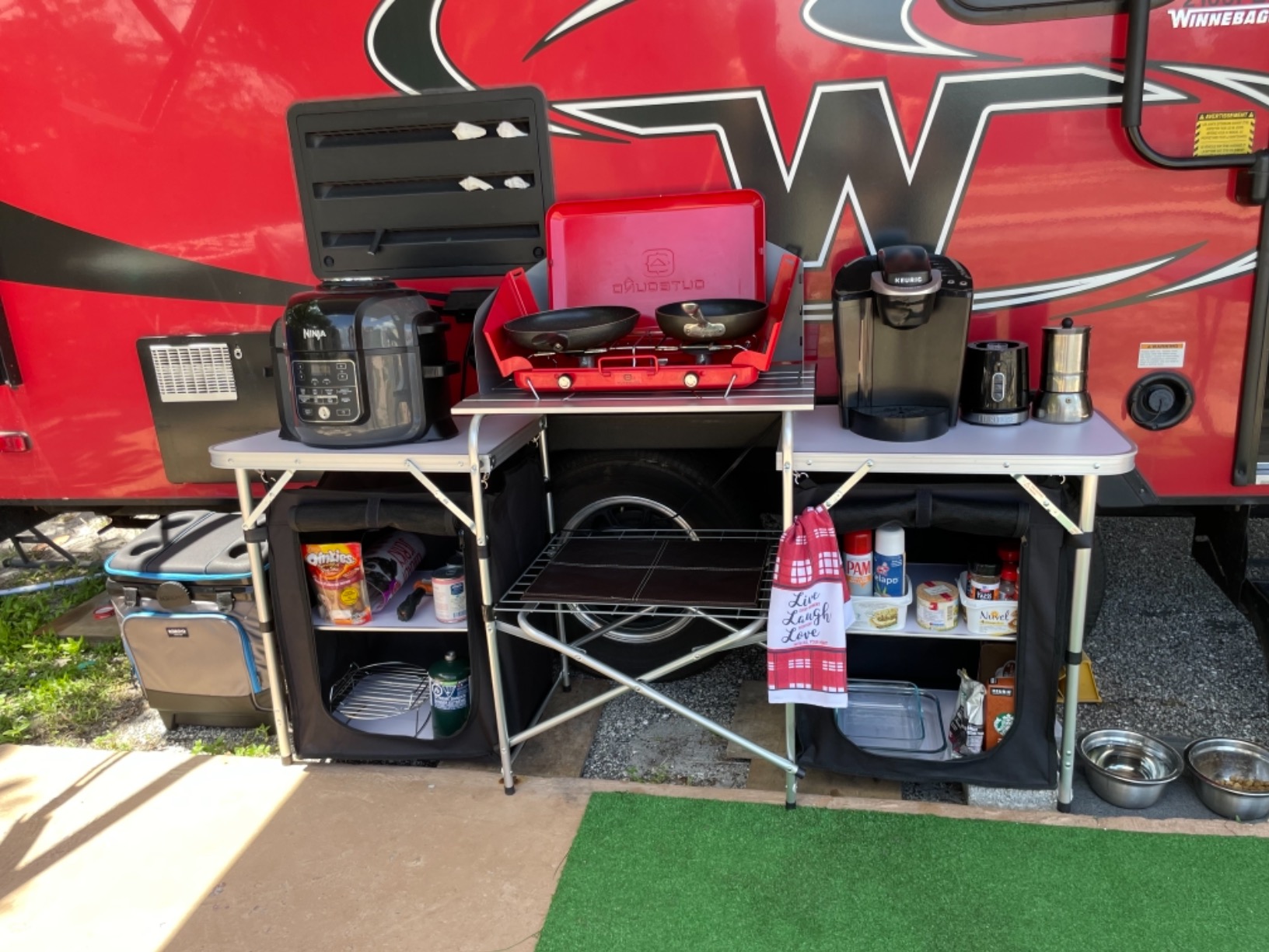 GIANTEX Camping Kitchen Station, Folding Grill Table with 26'' Tabletop, 2 Side Tables, Storage Organizer, Detachable Windscreen, Portable Camp Cook Outdoor Prep Station Backyard BBQ Picnic (Black) customer photo 1