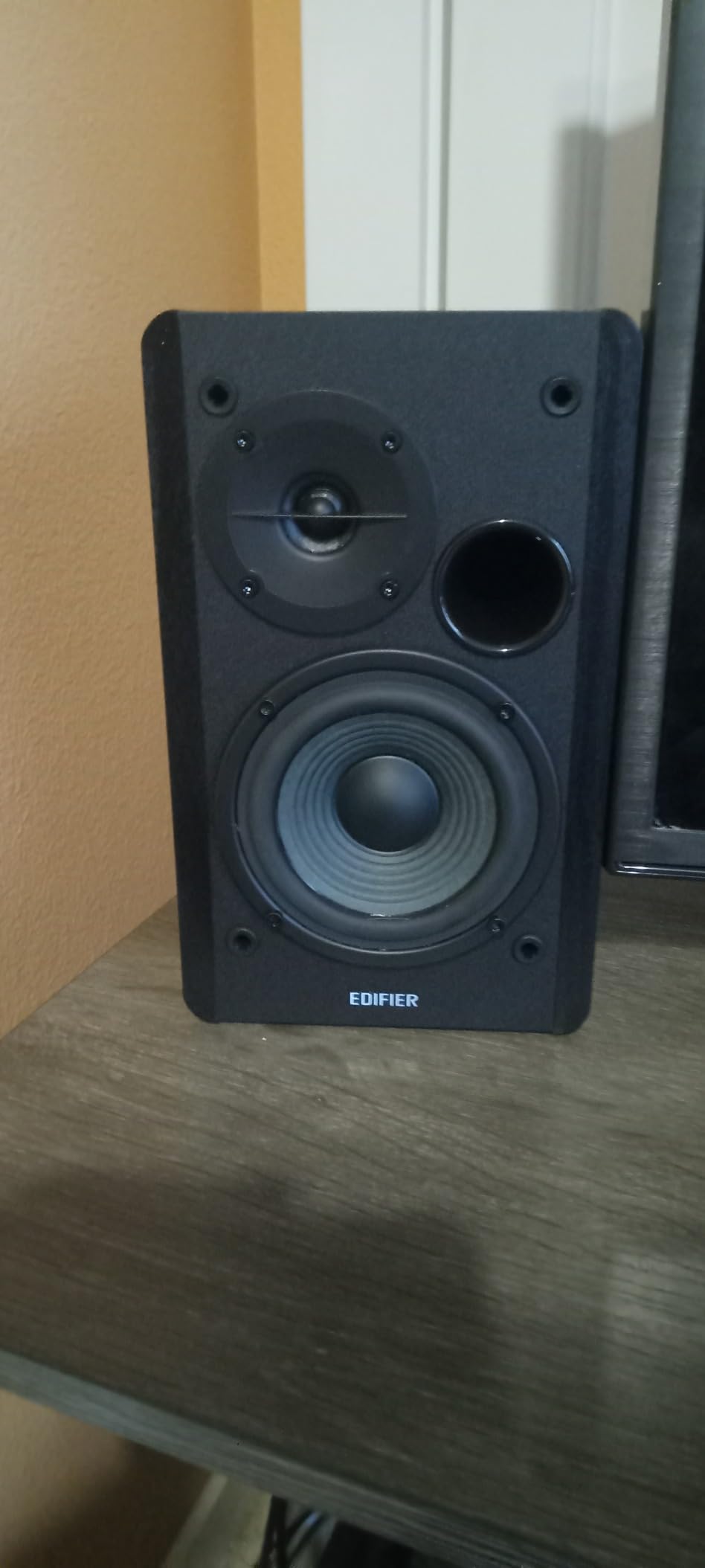 Edifier R1280DBs Active Bluetooth Bookshelf Speakers - Optical Input - 2.0 Wireless Studio Monitor Speaker - 42W RMS with Subwoofer Line Out - Wood Grain customer photo 1