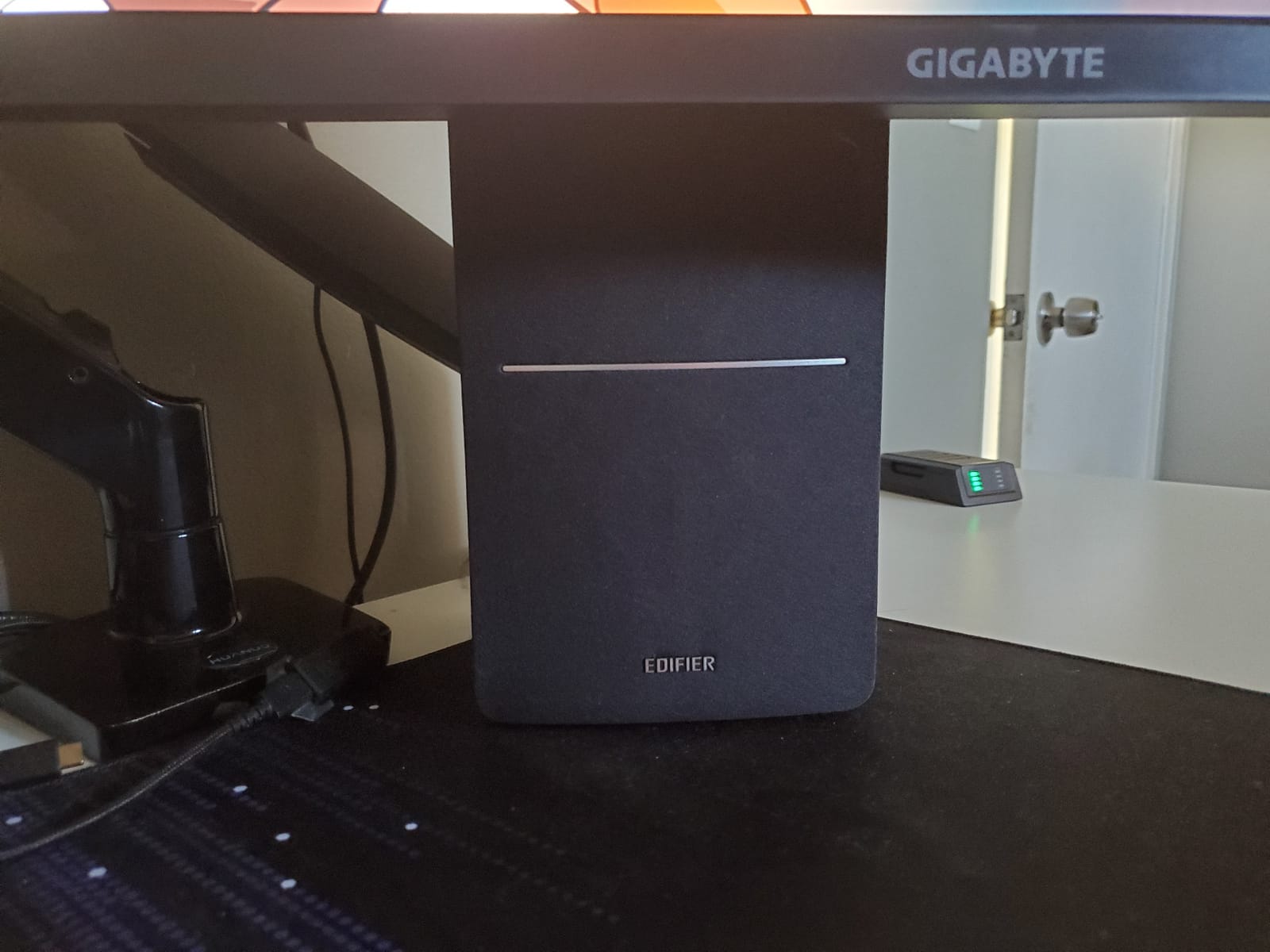 Edifier R1280Ts Powered Bookshelf Speakers - 2.0 Stereo Active Near Field Monitors - 42 Watts RMS customer photo 2