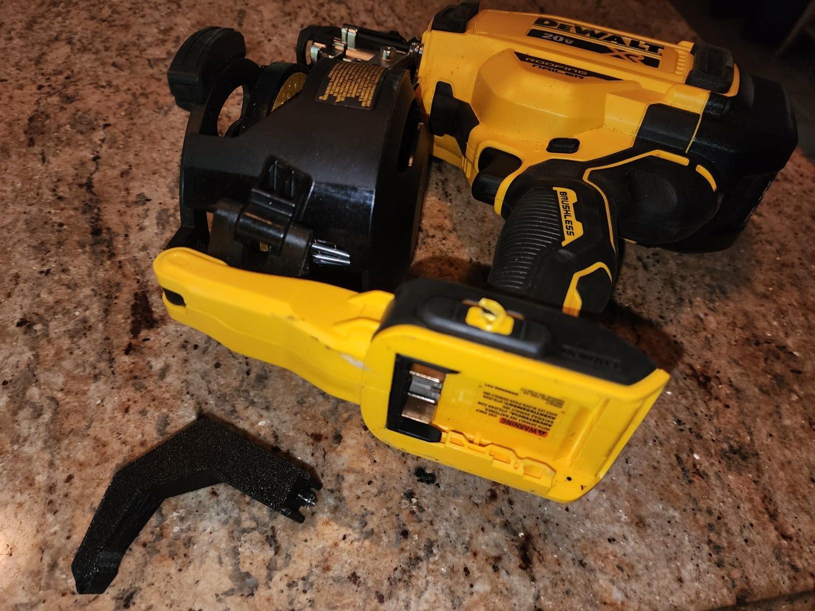 DeWalt 20V MAX Brushless 15 Degree Cordless Coil Battery Powered Roofing Nailer with Tool-Free Nail Tray (Yellow and Black) customer photo 2
