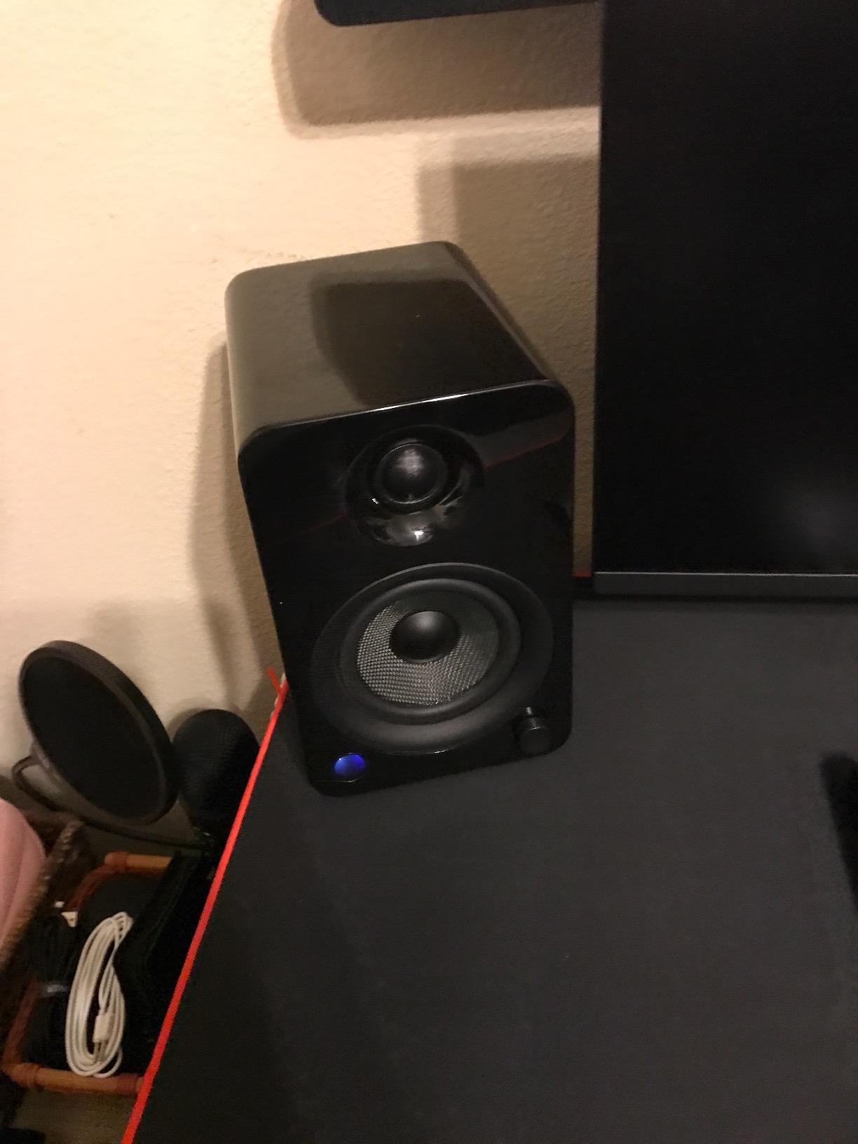 Kanto YU4WALNUT Powered Speakers with Bluetooth and Built-in Phono Preamp | 140W Peak Power | Pair | Walnut customer photo 1