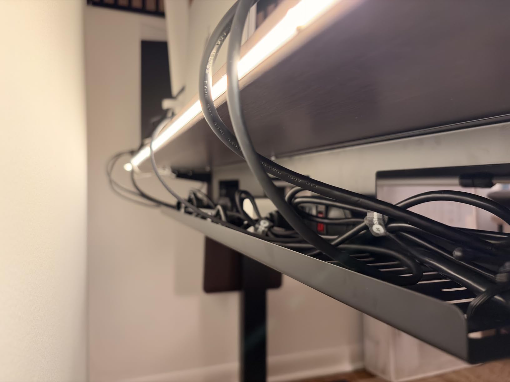FLEXISPOT Under Desk Cable Management Tray, Metal Raceway Wires Cable Tidy Organizer, Office and Home Cable Tray Use for Standing Desk (Black) customer photo 1