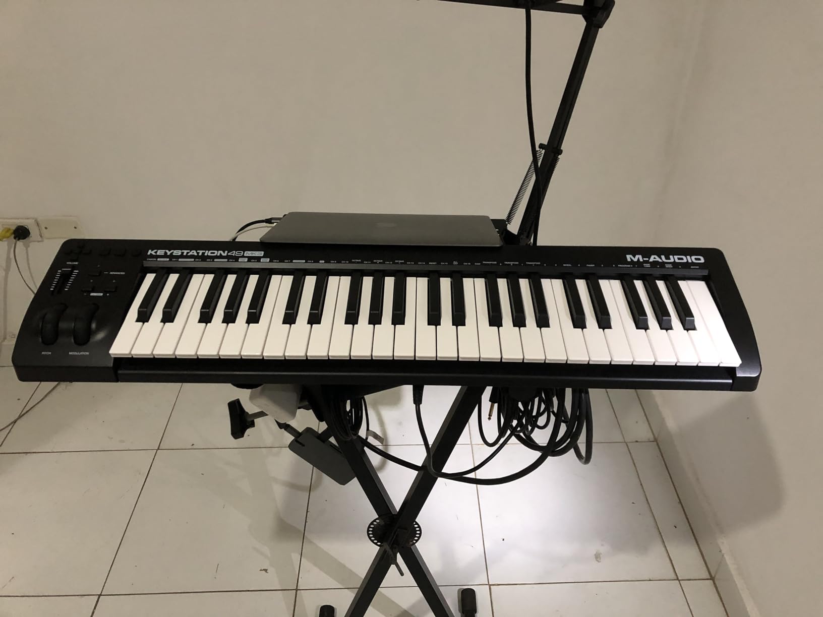 M-AUDIO Keystation 88 MK3 USB MIDI Controller | Semi-Weighted 88-Key Keyboard Controller for Complete Command of Virtual Synthesizers and Bundled DAW Recording Software customer photo 1