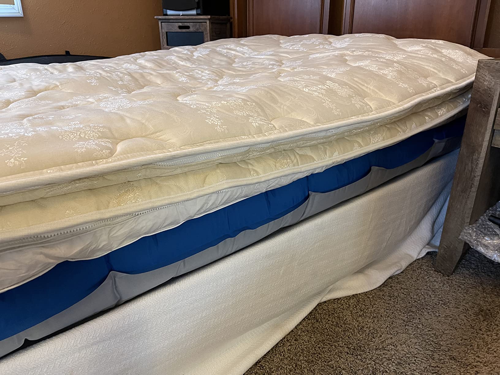Sierra Designs Queen & Single Camping Air Bed Mattress for Car Camping, Travel, and Camp (Pump Included) customer photo 1
