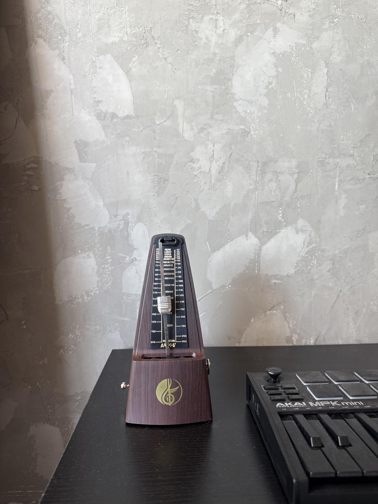 M350 AUPHY Mechanical Metronome with Accent Bell, Classic Shape, Accurate Beat, Multiple Beat Modes, Suitable for Piano Guitar Drums Violin Saxophone etc（Wood Grain） customer photo 2