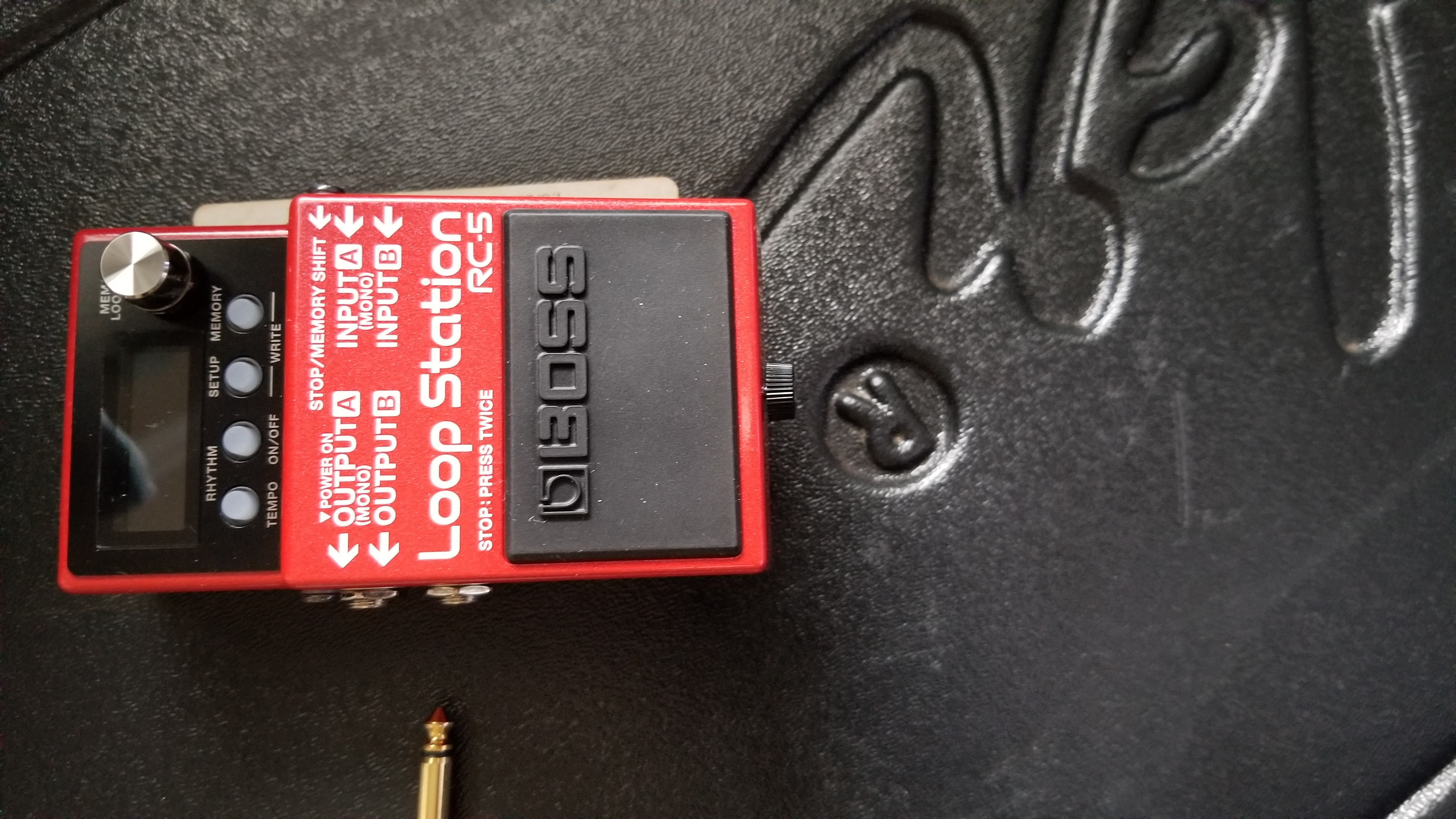 BOSS RC-5 Loop Station | 32-Bit AD/DA and 32-bit Floating-Point Processing, 13 Hour Record Time, Multi-Color LCD, MIDI/IO and USB Connectivity customer photo 2