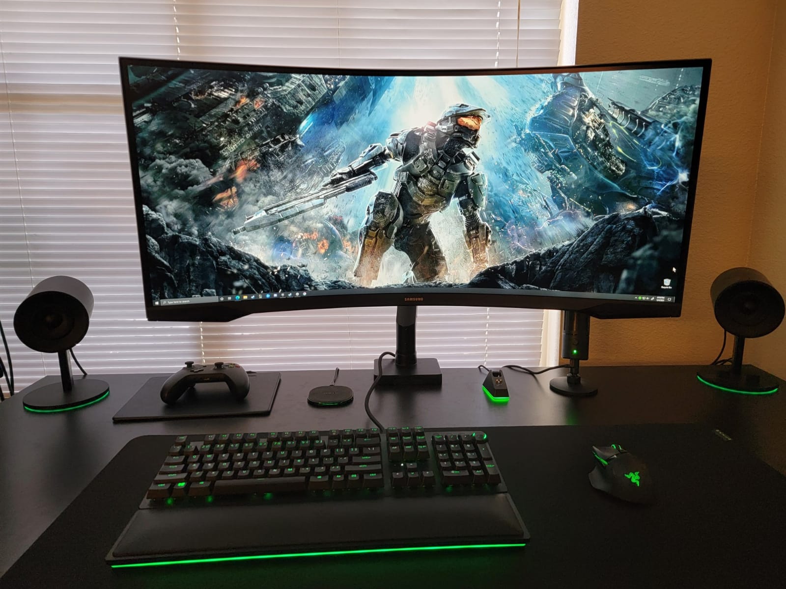 Samsung 34' Odyssey G5 Ultra-Wide Gaming Monitor with 1000R Curved Screen | 165Hz, 1ms, FreeSync Premium, Large Display, Eye Comfort, Multiple Ports, WQHD (LC34G55TWWNXZA) customer photo 1