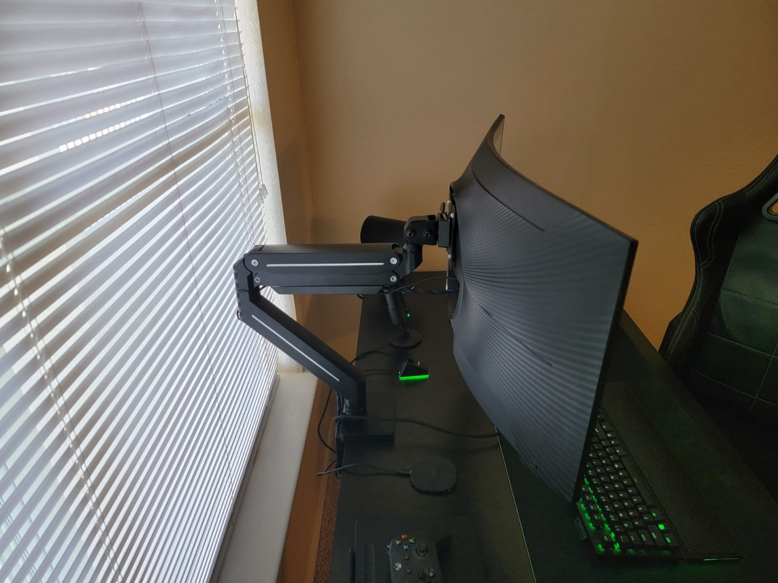 Samsung 34' Odyssey G5 Ultra-Wide Gaming Monitor with 1000R Curved Screen | 165Hz, 1ms, FreeSync Premium, Large Display, Eye Comfort, Multiple Ports, WQHD (LC34G55TWWNXZA) customer photo 2