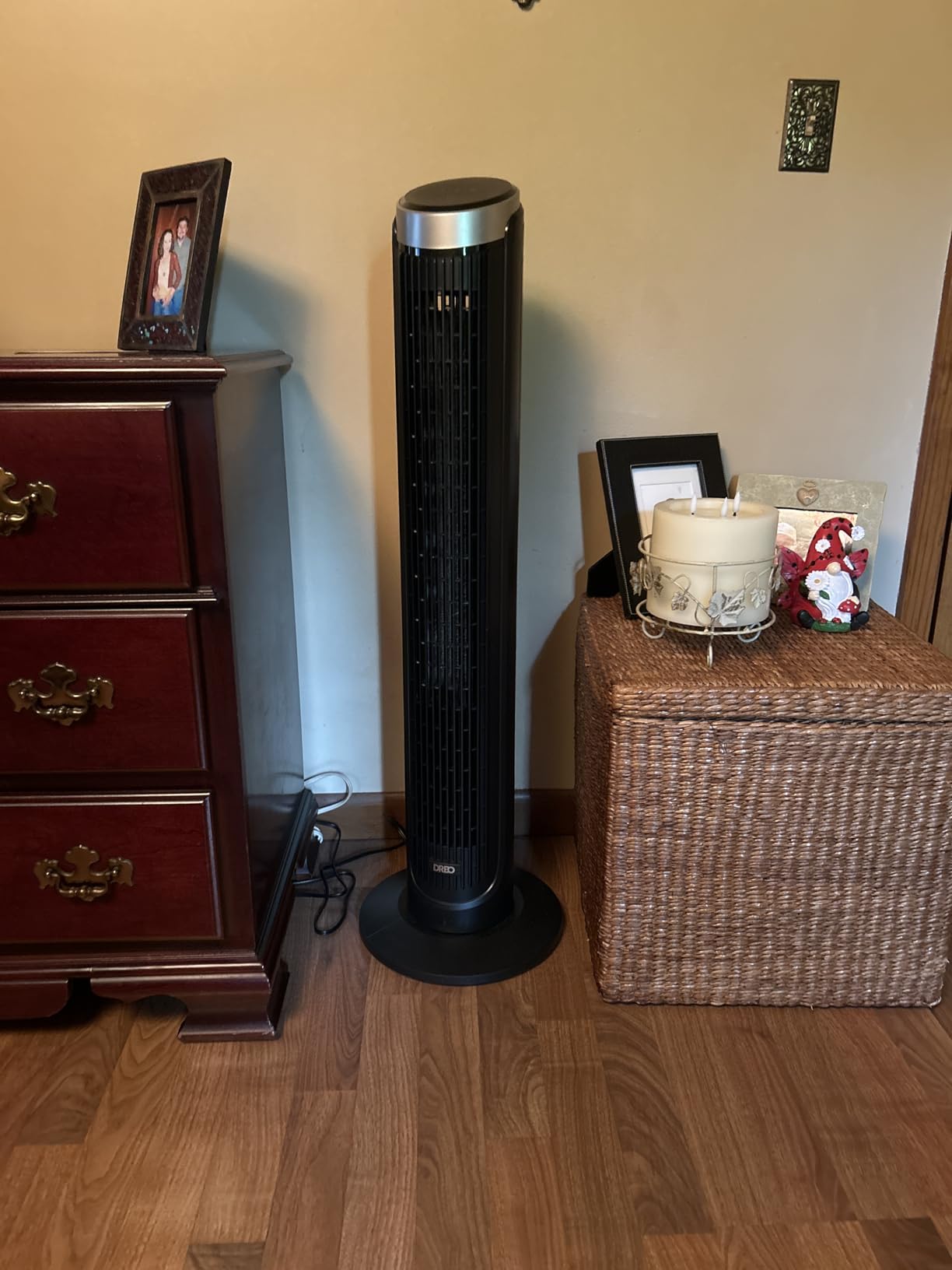 DREO Tower Fan for Bedroom, 90° Oscillating Fans that Blow Cold Air, 26 ft/s Powerful Airflow, 28dB Quiet Fan, 5 Speeds, 4 Cooling Modes, 12H Timer, 40 Inch Standing Floor Fan for Home Office customer photo 1