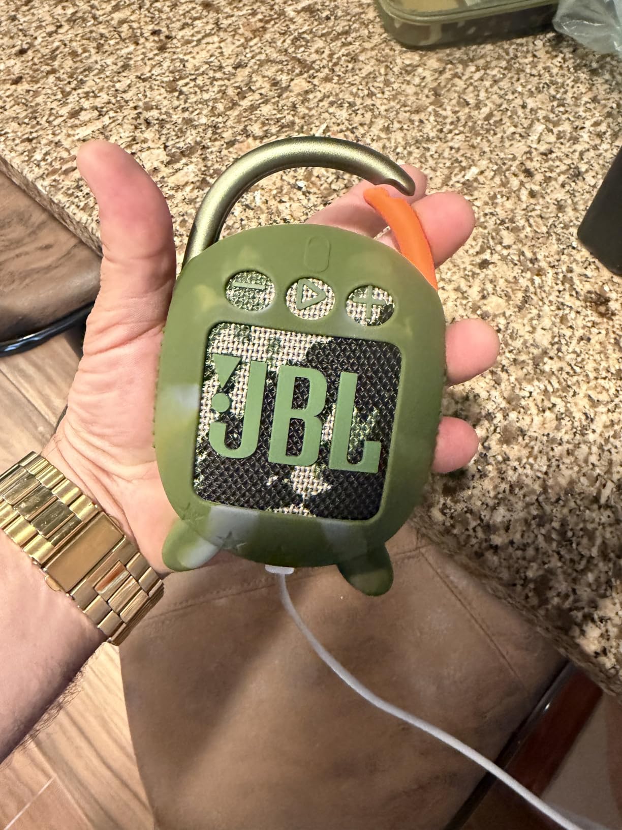 JBL Clip 4 - Portable Mini Bluetooth Speaker, Integrated Carabiner, IP67 Waterproof and Dustproof, 10 Hours of Playtime customer photo 1