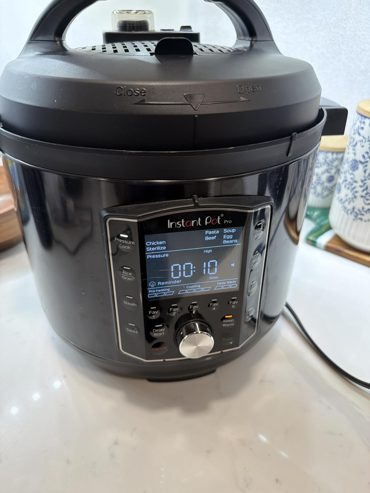 Pro 10-in-1 Pressure Cooker, Slow Cooker, Rice/Grain Cooker, Steamer, Sauté, Sous Vide, Yogurt Maker, Sterilizer, and Warmer, Includes App With Over 800 Recipes, Black, 6 Quart customer photo 1