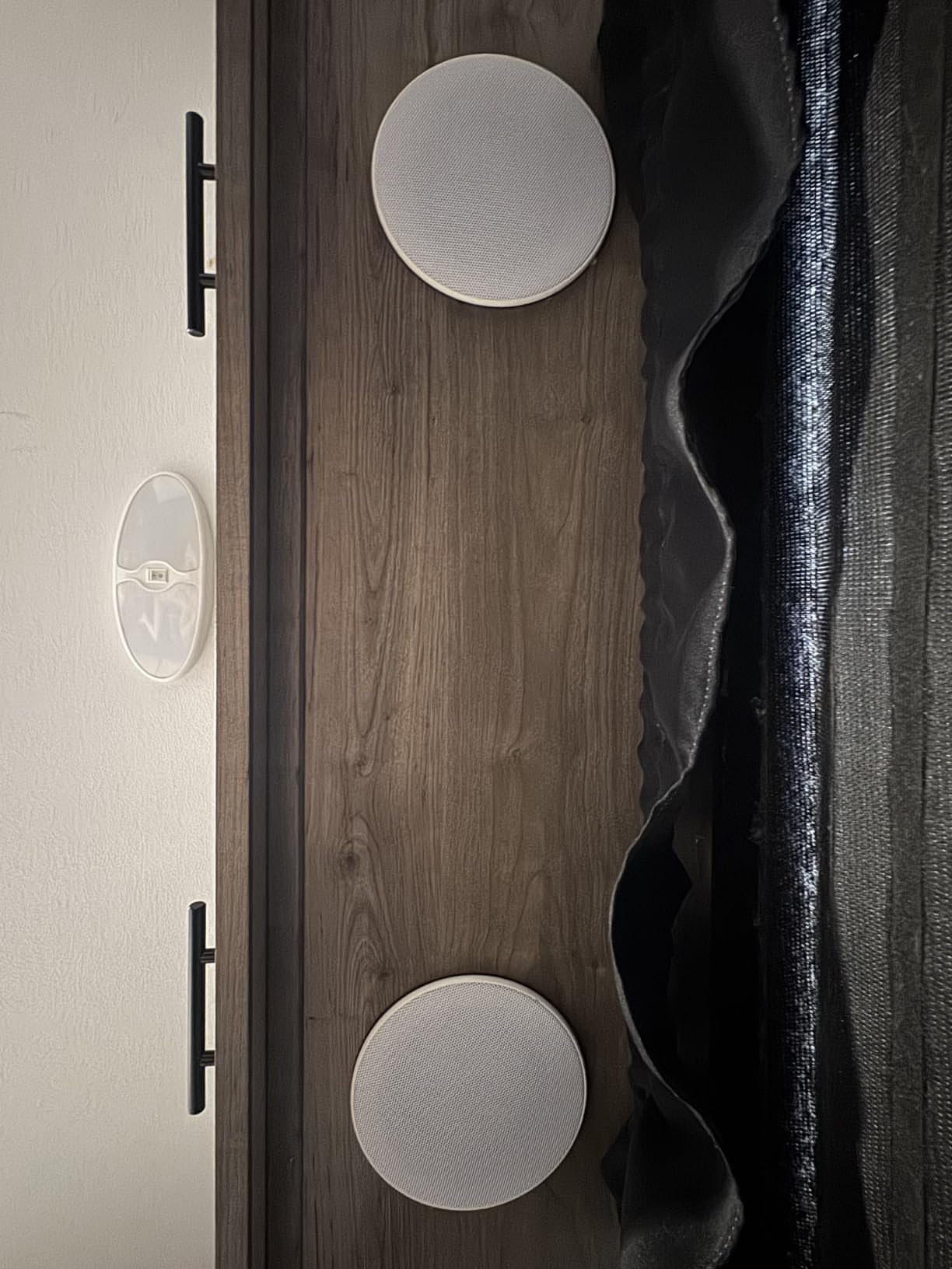 Herdio 6.5 Inch Bluetooth Ceiling Speakers, 300 Watts Flush Mount 2-Way Universal Home Speakers, 1 Pair customer photo 1