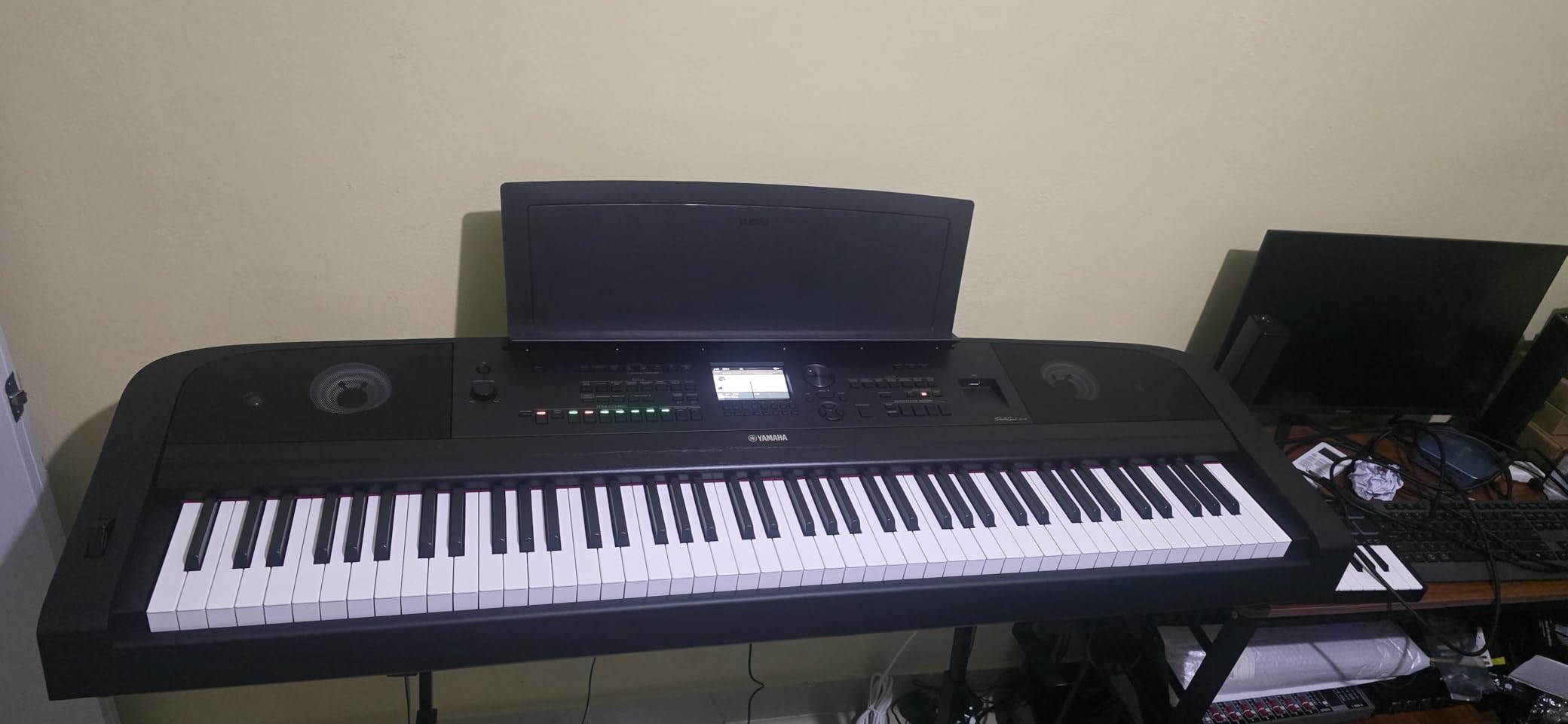 Yamaha DGX-670WH 88-Key Weighted Digital Piano with Sustain Foot Switch and Music Rest, White customer photo 1