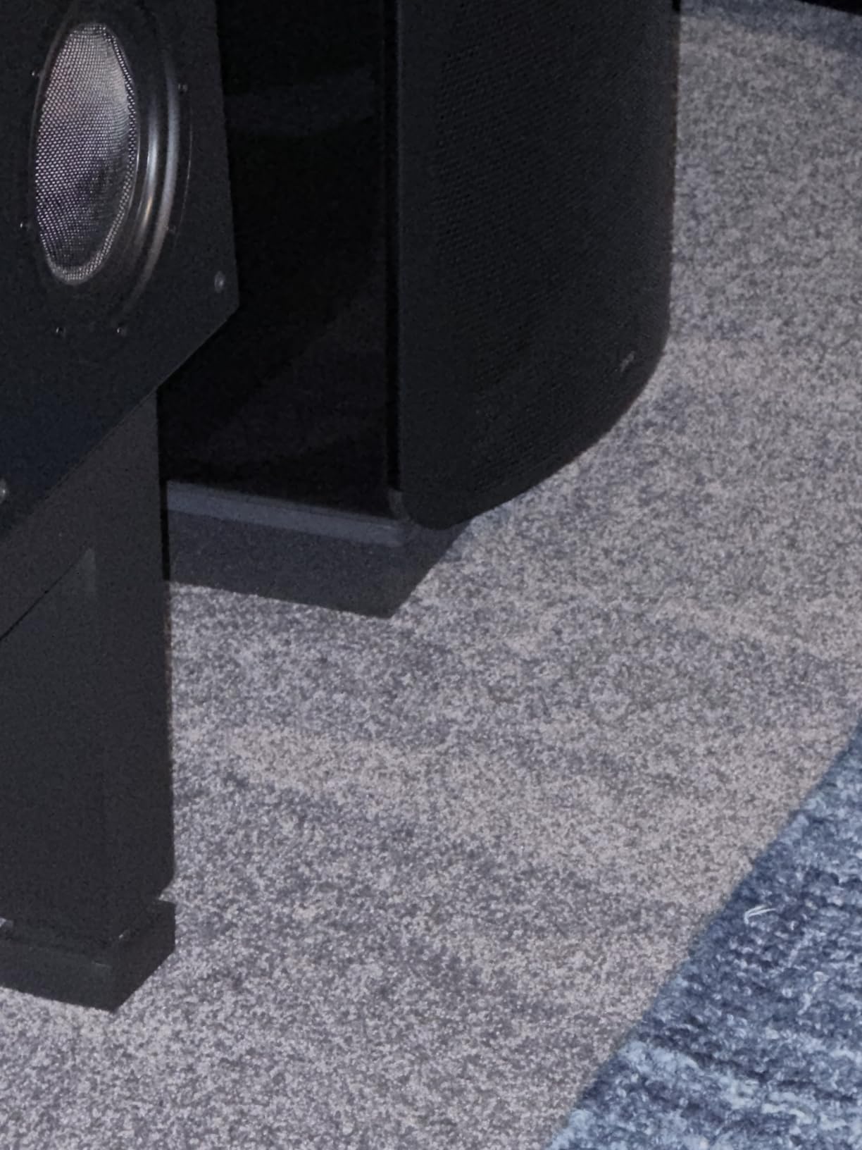VibeBoss P10 - Acoustic Isolation Platform Suitable for 8-10 inches Subwoofers (13.7'' x 15.7'' x 2.5'') customer photo 2