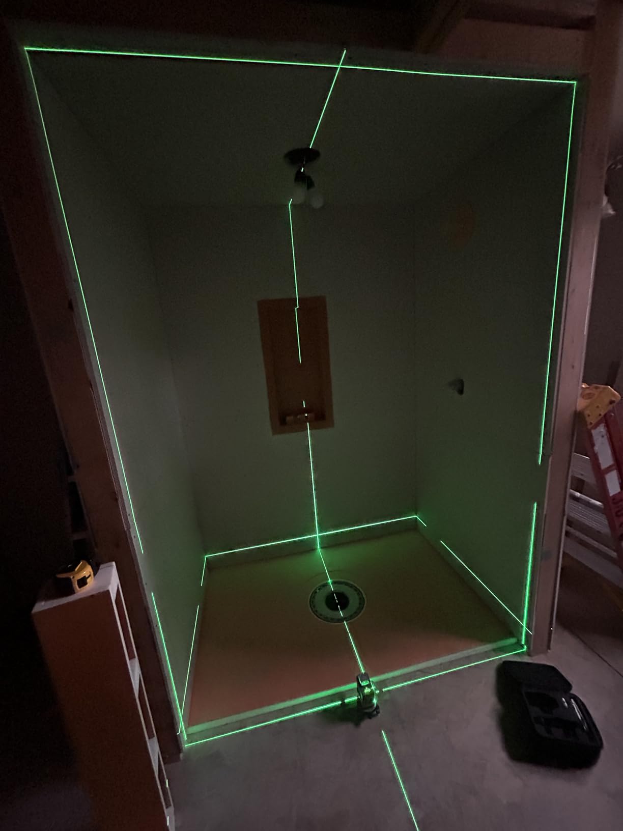 CIGMAN Laser Level Self Leveling 3x360° for Picture Hanging & Construction | Green Lazer Leveler Tool, High Accuracy & Visibility, Remote Control, Rechargeable, Strong Magnetic Bracket, for DIY Projects customer photo 1