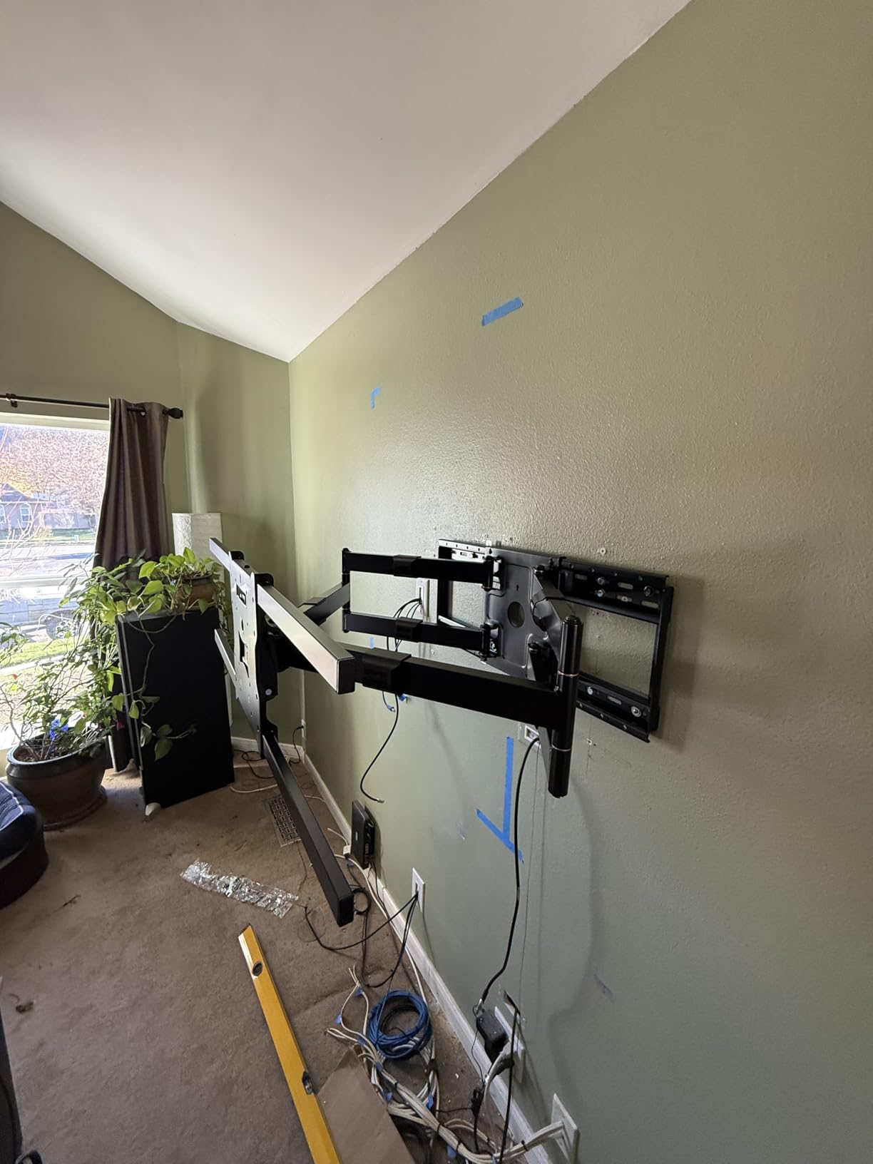 Mount-It! The Beast Heavy Duty TV Wall Mount, 60-110 inch, Full Motion Dual Arm Mount for 98-100 inch TVs up to 275 lbs customer photo 1
