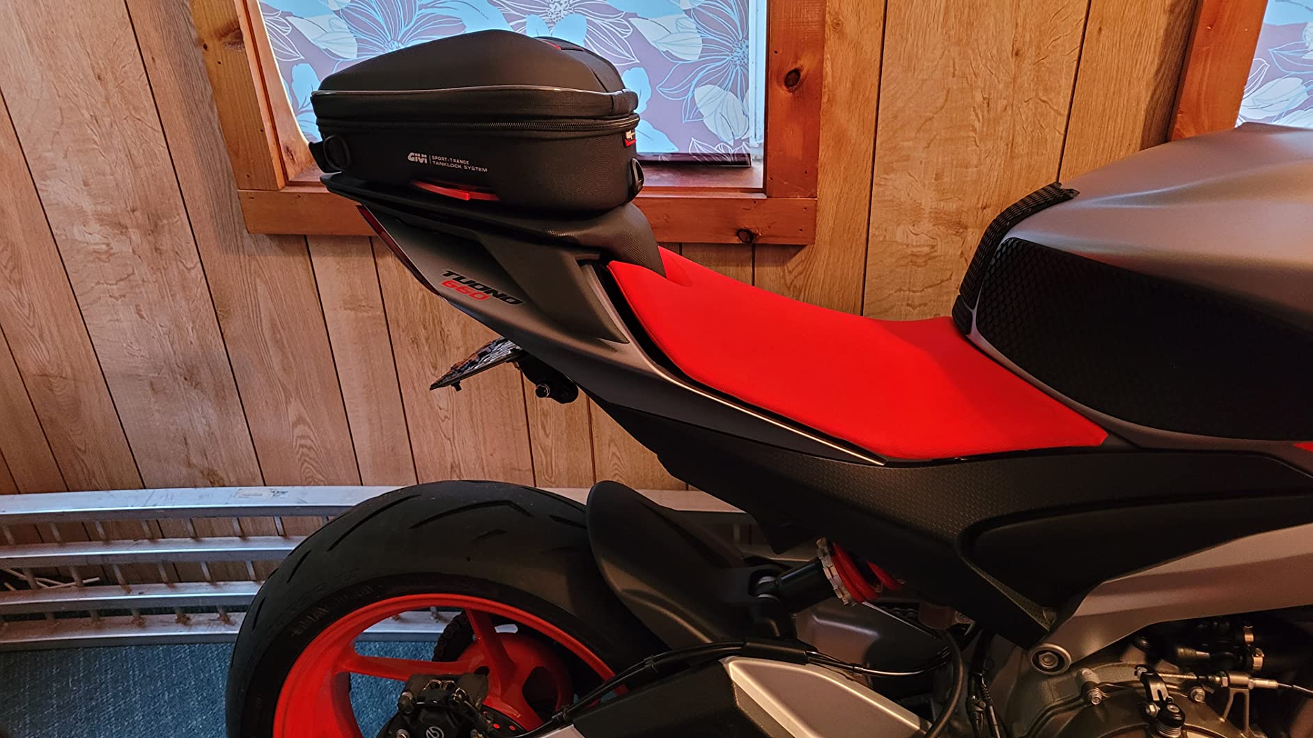 GIVI ST610 10 liter tanklock tank bag customer photo 2