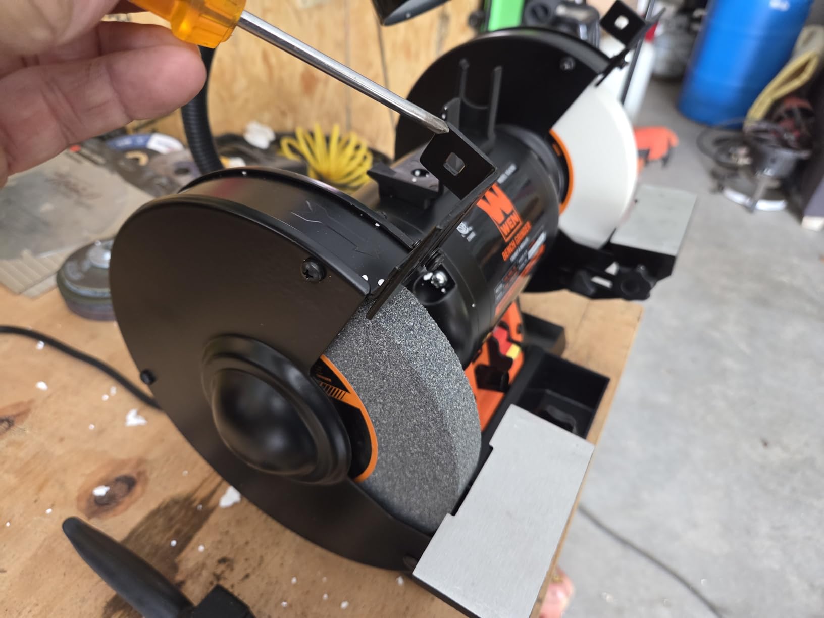 WEN BG4280 5-Amp 8-Inch Variable Speed Bench Grinder with Flexible Work Light, Black, Orange customer photo 1