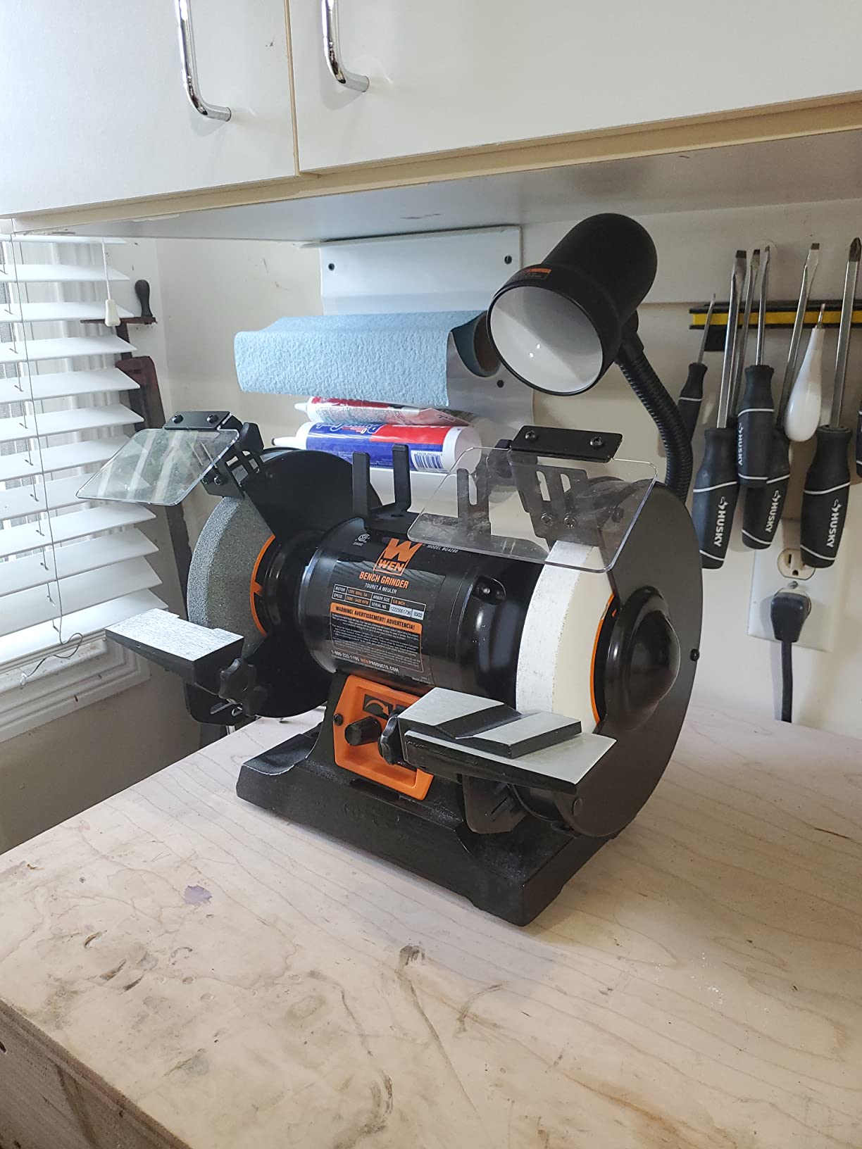 WEN BG4280 5-Amp 8-Inch Variable Speed Bench Grinder with Flexible Work Light, Black, Orange customer photo 2