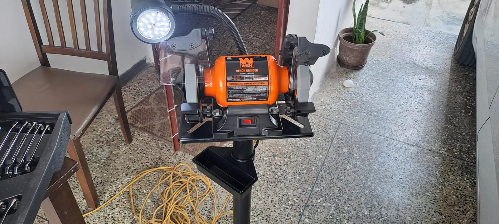 WEN BG4276 2.1-Amp 6-Inch Single Speed Bench Grinder with Flexible Work Light customer photo 2