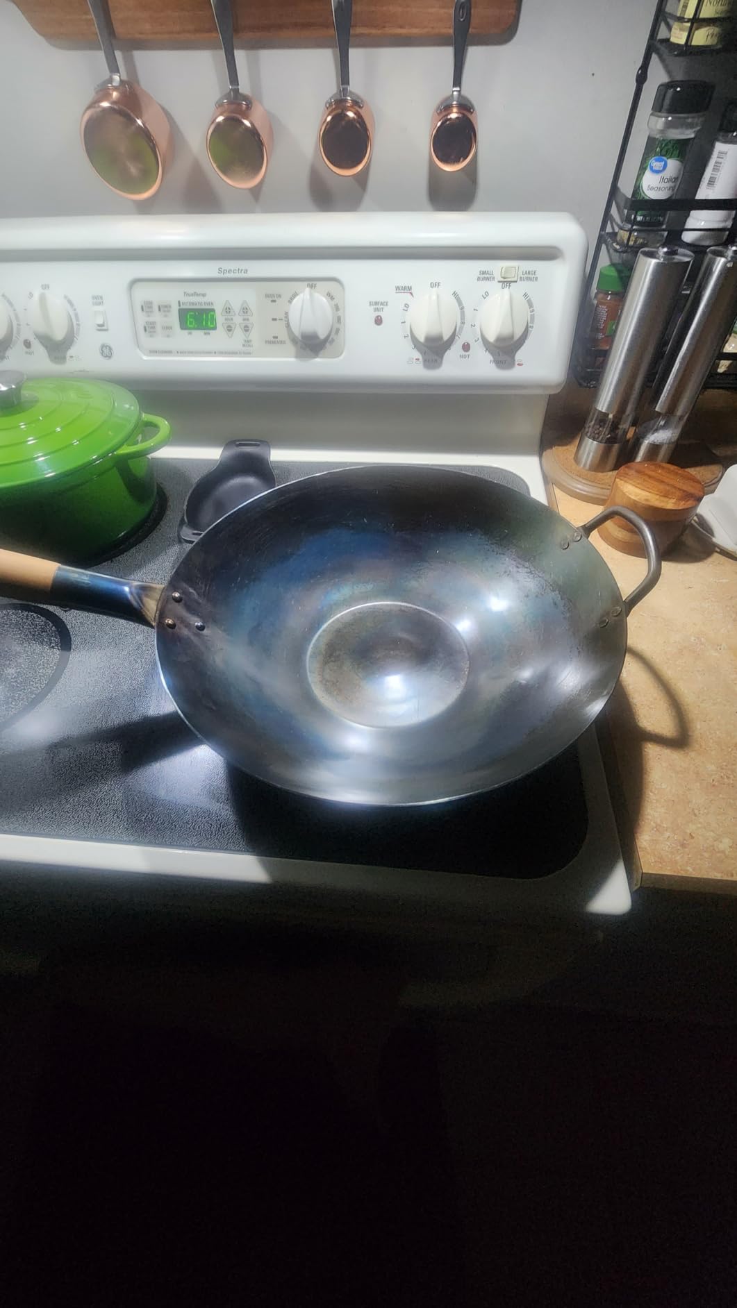 Craft Wok Flat Hand Hammered Carbon Steel Pow Wok with Wooden and Steel Helper Handle (14 Inch, Flat Bottom) / 731W316 customer photo 1