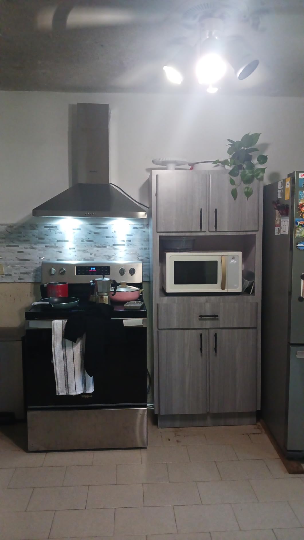 COMFEE' Wall Mount Range Hood 30 Inch, 450 CFM Ducted/Ductless Convertible | Stainless Steel Chimney-Style Vent Hood, 3-Speed Exhaust Fan with 2 LED Lights and 5-Layer Aluminum Permanent Filters customer photo 1