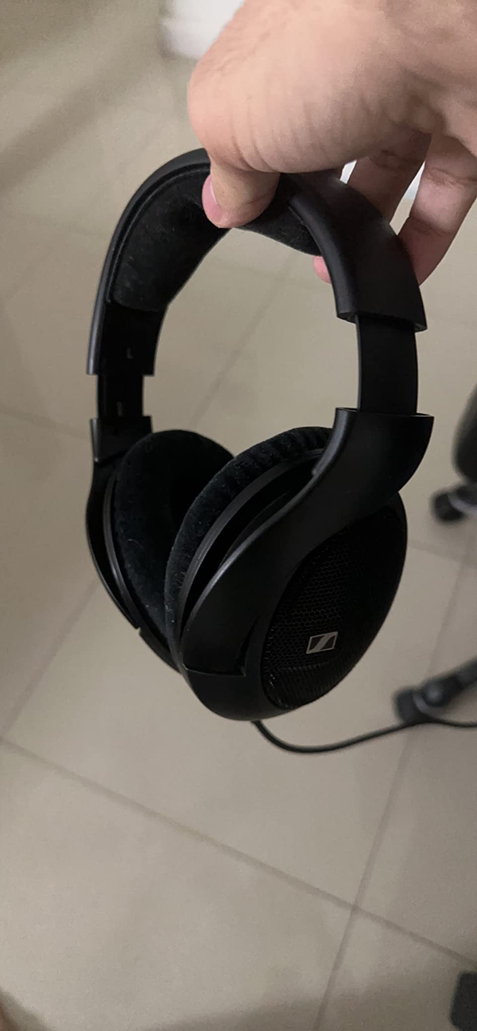 Sennheiser HD 560 S Over-The-Ear Audiophile Headphones - Neutral Frequency Response, E.A.R. Technology for Wide Sound Field, Open-Back Earcups, Detachable Cable, (Black) (HD 560S) (Renewed) customer photo 2