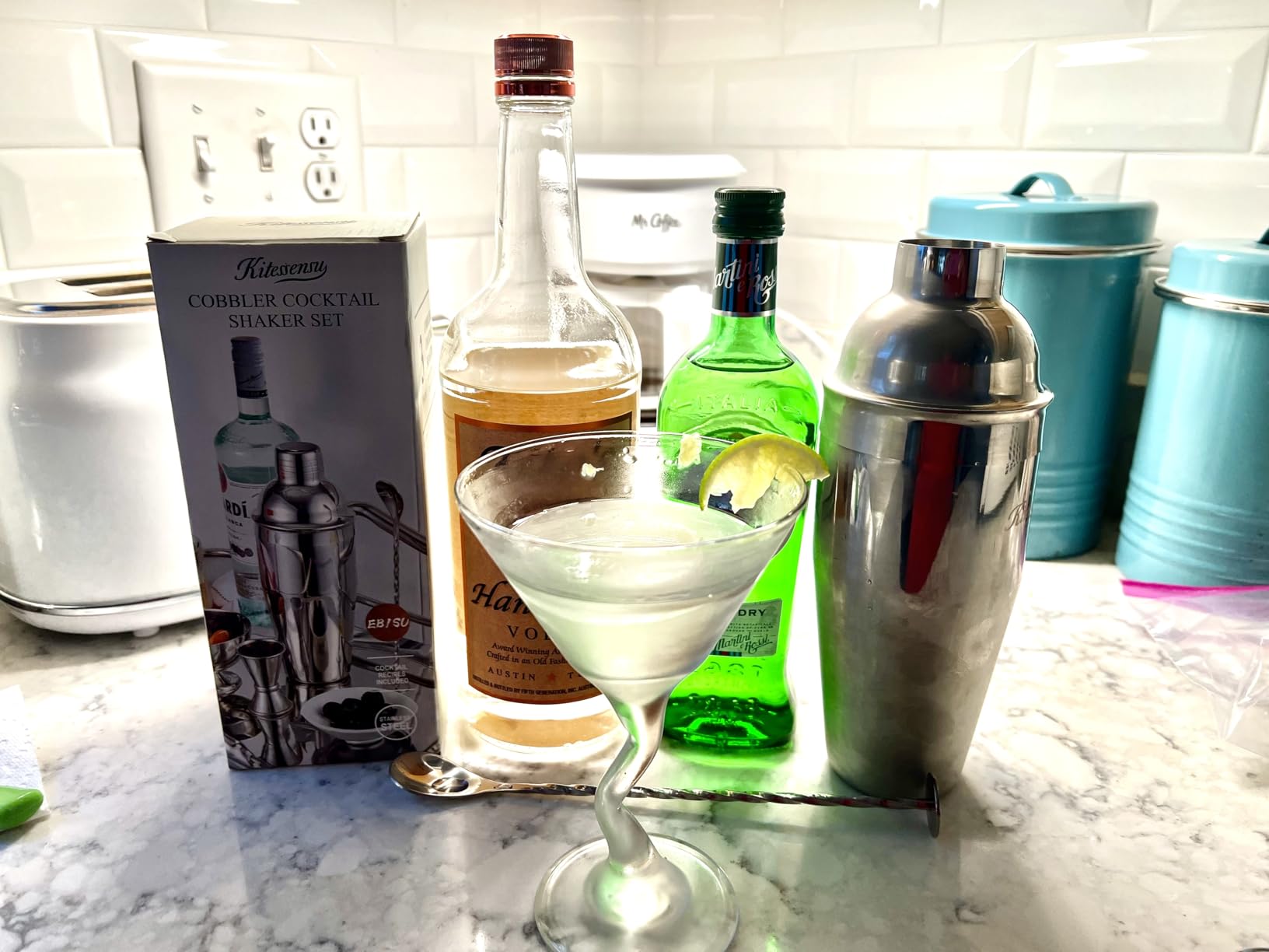 Cocktail Shaker, KITESSENSU 24oz Drink Shaker with Bartender Strainer, Measuring Jigger, Bar Mixing Spoon, Cocktail Recipe Guide, Professional Drink Mixer Set for Beginners, Silver customer photo 2