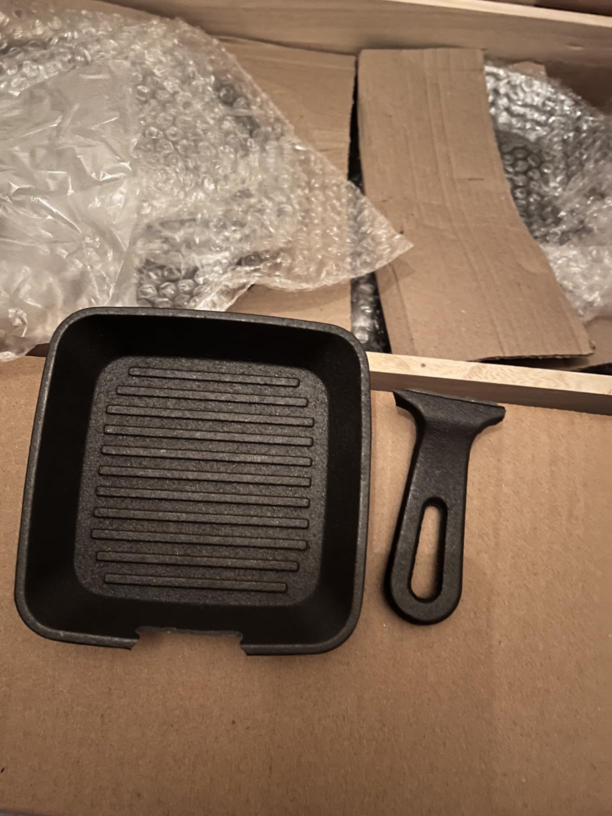 8 Piece Pre-Seasoned Dutch Oven Cooking Set Cast Iron Camping Kitchen Cookware Bakeware Skillets & Square Grill Pan w/Vintage Carrying Wood Box for Outdoor Home BBQ Baking customer photo 1
