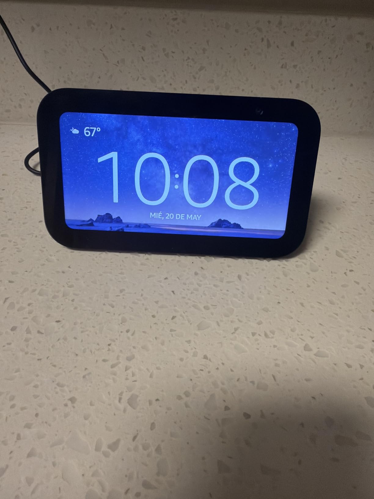 Amazon Echo Show 5 (newest model), Smart display, Designed for Alexa+, 2x the bass and clearer sound, Charcoal customer photo 1