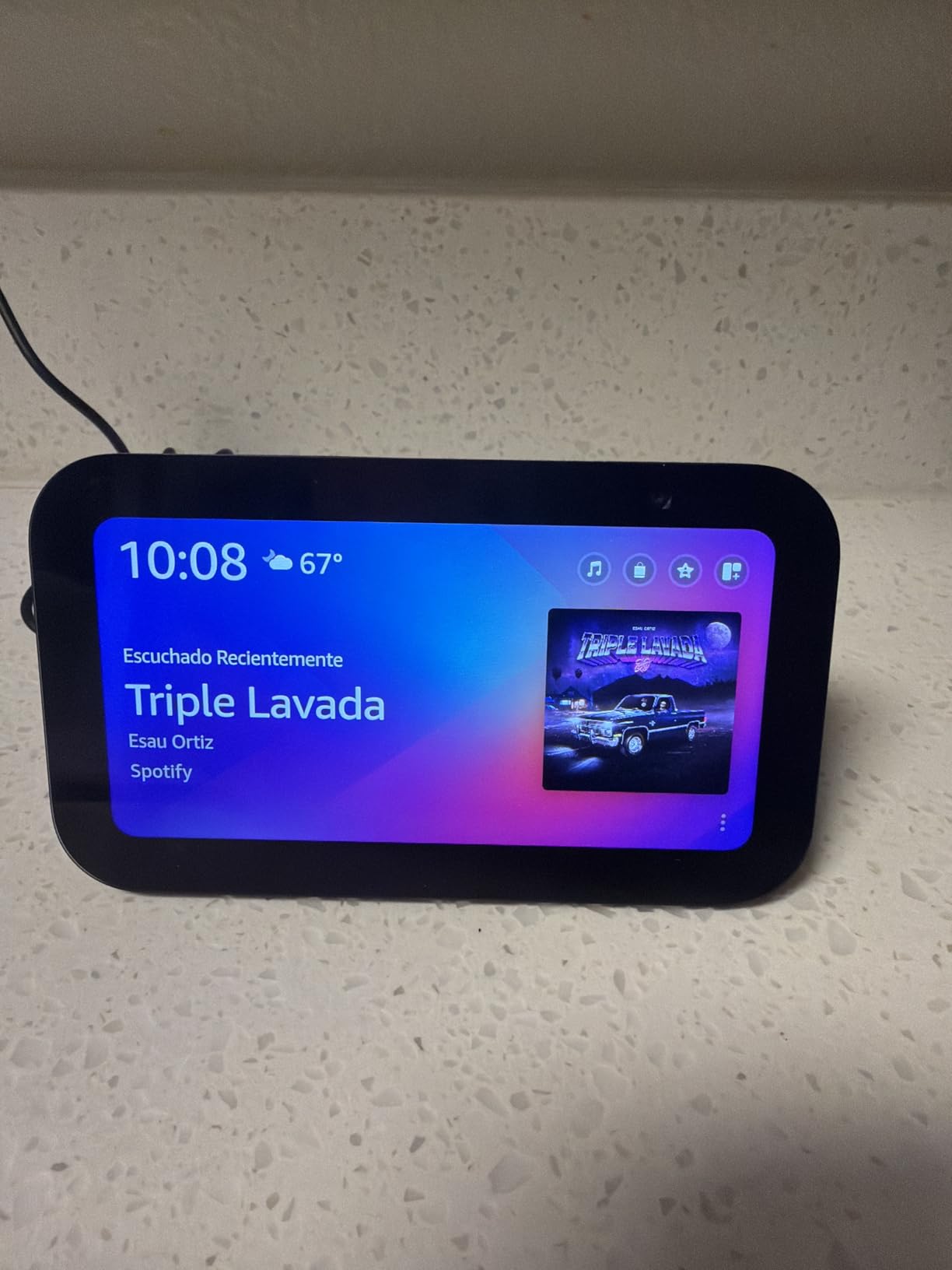 Amazon Echo Show 5 (newest model), Smart display, Designed for Alexa+, 2x the bass and clearer sound, Charcoal customer photo 2