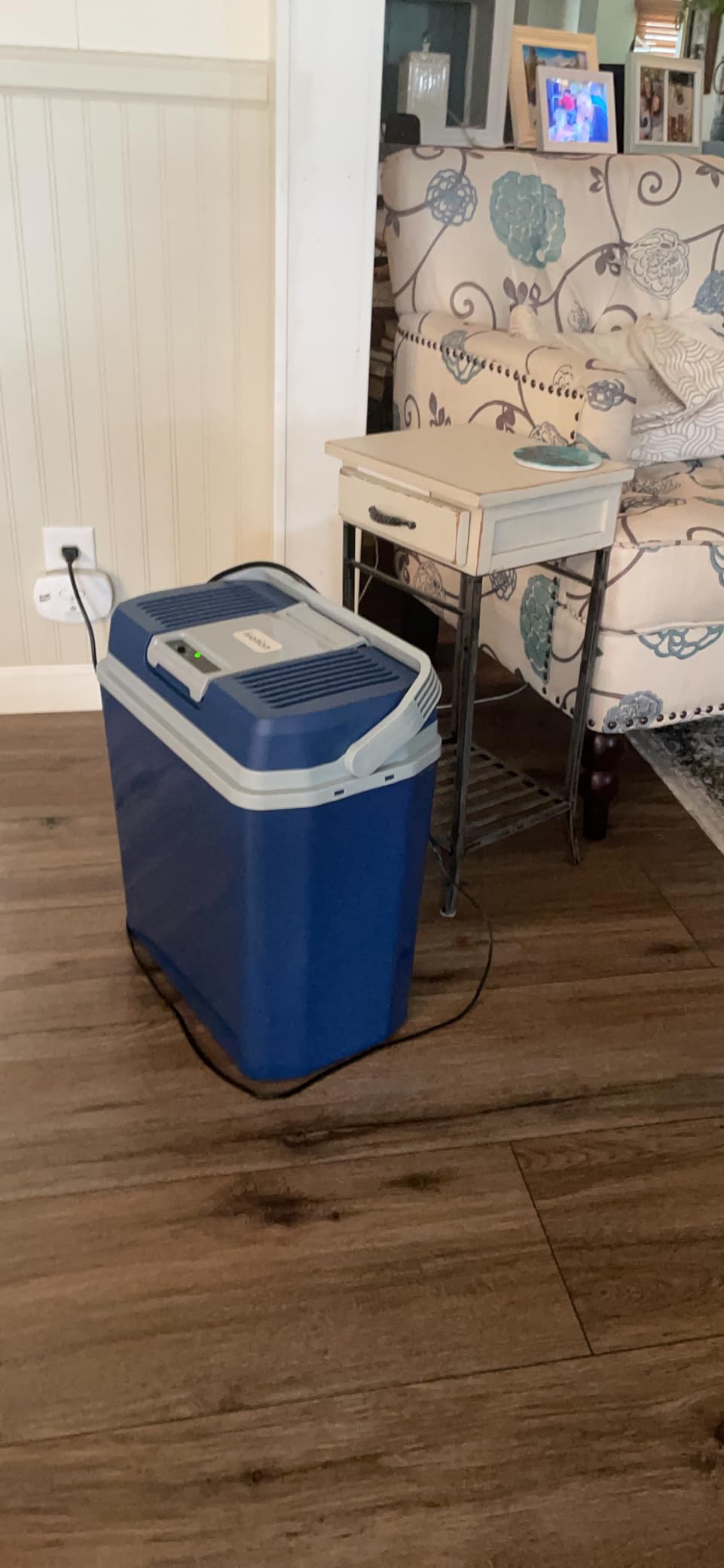 Ivation Electric Cooler & Warmer, Portable Thermoelectric Fridge w/Handle | for Vehicles & Trucks | Includes 110V AC Home Power Cord & 12V DC Car Adapter for Camping, Travel & Picnics, 24L customer photo 1