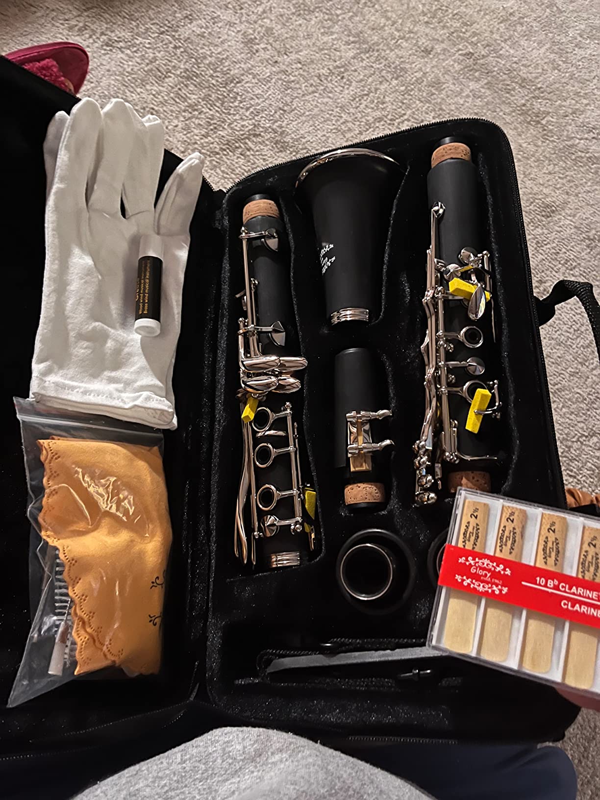 Glory GLY-PBK Professional Ebonite Bb Clarinet with 10 Reeds, Stand, Hard Case, Cleaning Cloth, Cork grease, Mouthpiece Brush and Pad Brush, Black customer photo 2