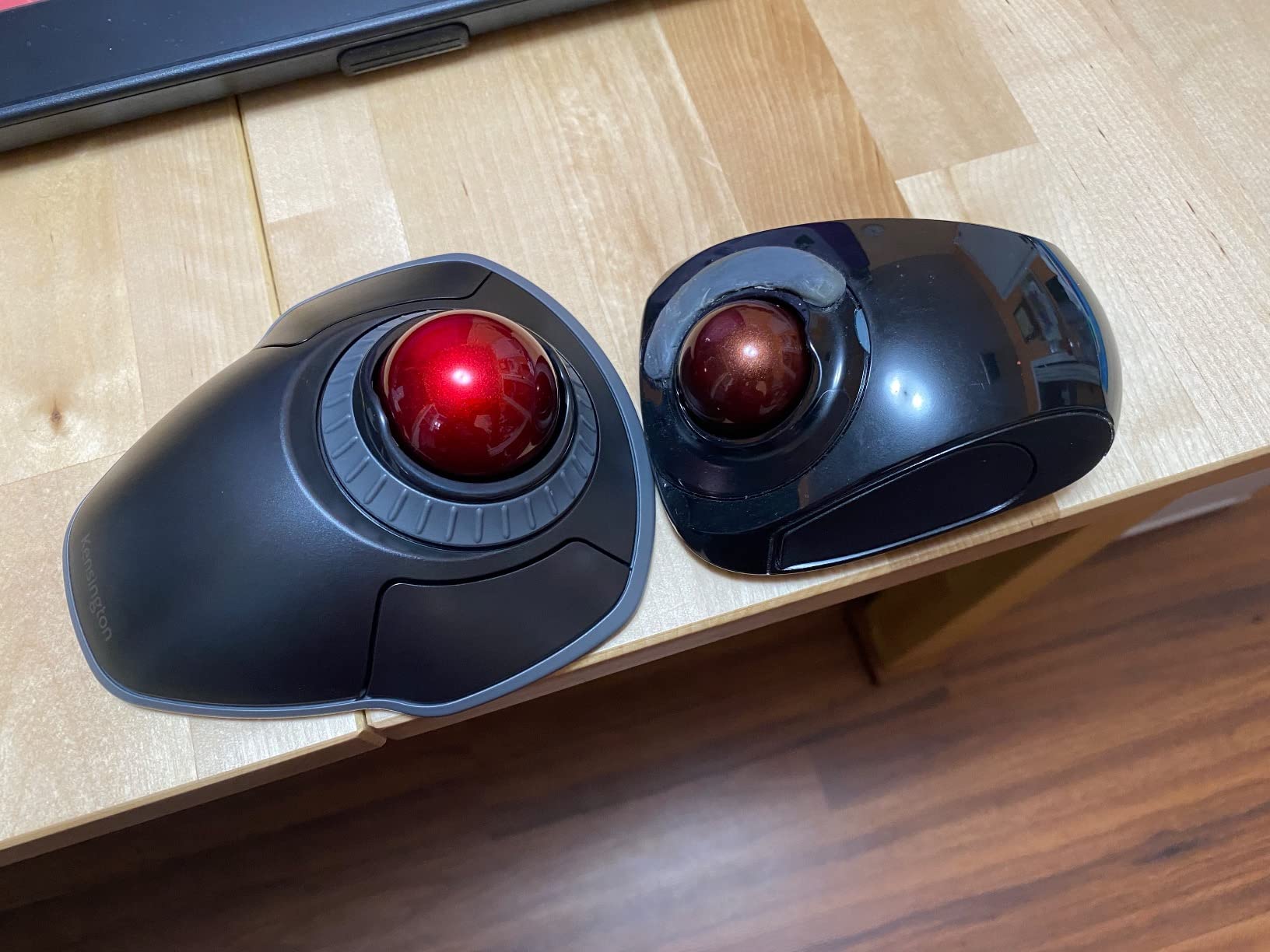 Kensington Orbit Wireless Trackball with Scroll Ring - Black-Red (K70990WW), customer photo 1