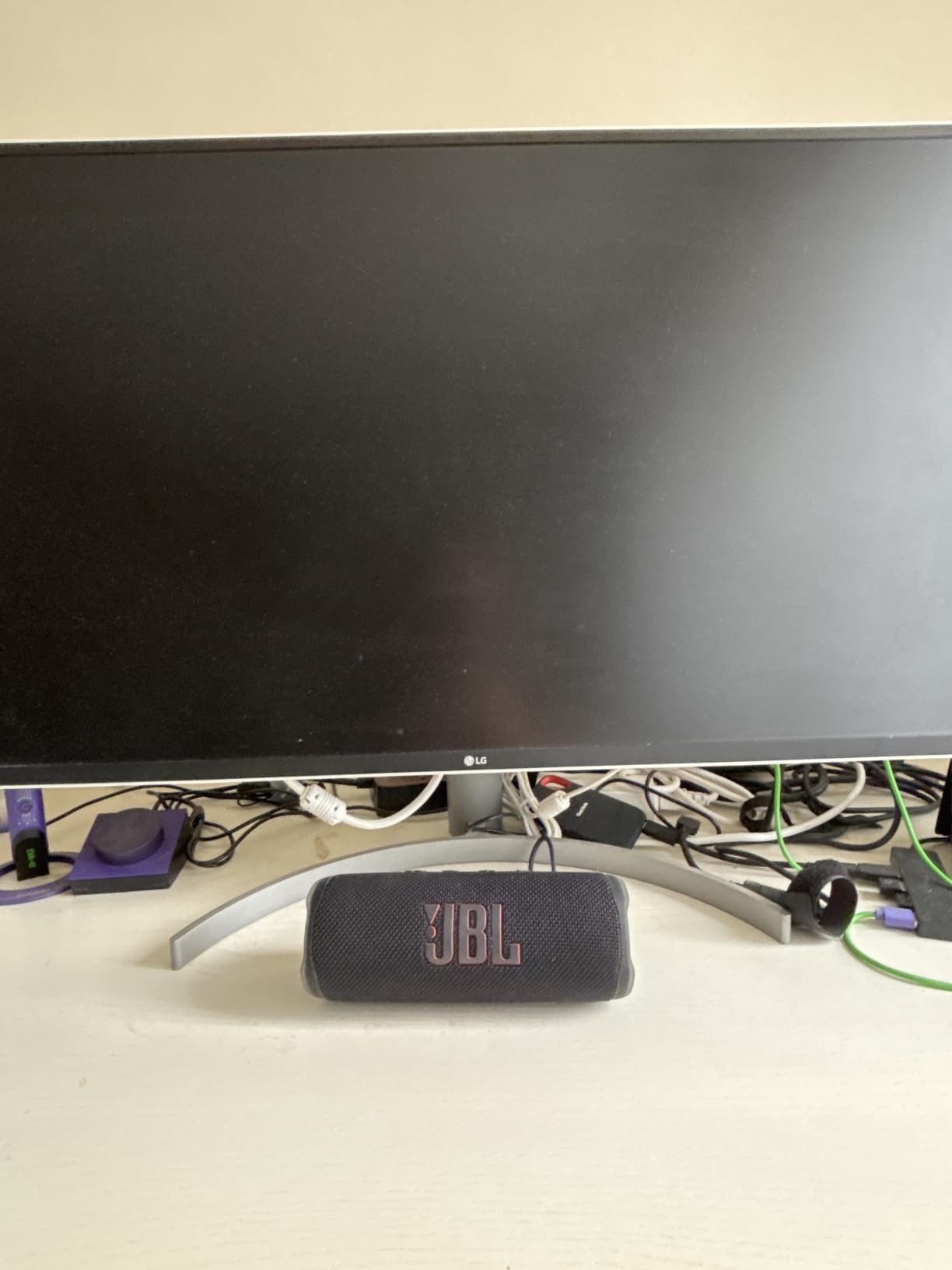 JBL Flip 6 - Portable Waterproof Speaker - Black | Louder, more powerful sound, IP67 waterproof and dustproof, 12 Hours of Playtime customer photo 2