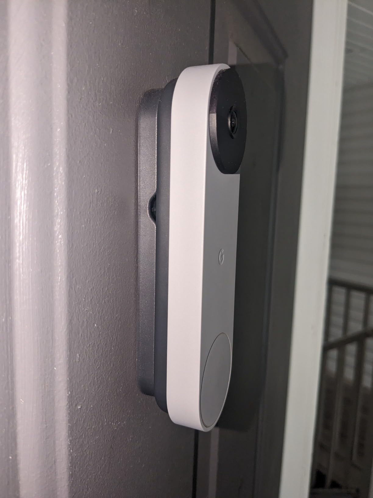 Google Nest Doorbell (Battery) - Snow | 6x digital zoom video doorbell, HD, 24/7 live view, Night vision, HDR, works with Google Home & Gemini customer photo 1