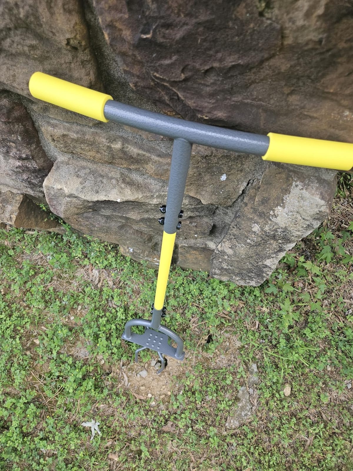 Jardineer Hand Tiller for Gardening, Manual Twist Tiller Cultivator, Heavy Duty Garden Claw, Soil Loosener & Lawn Aerator for Soil Mixing, Garden, Flower Box and Raised Bed customer photo 1