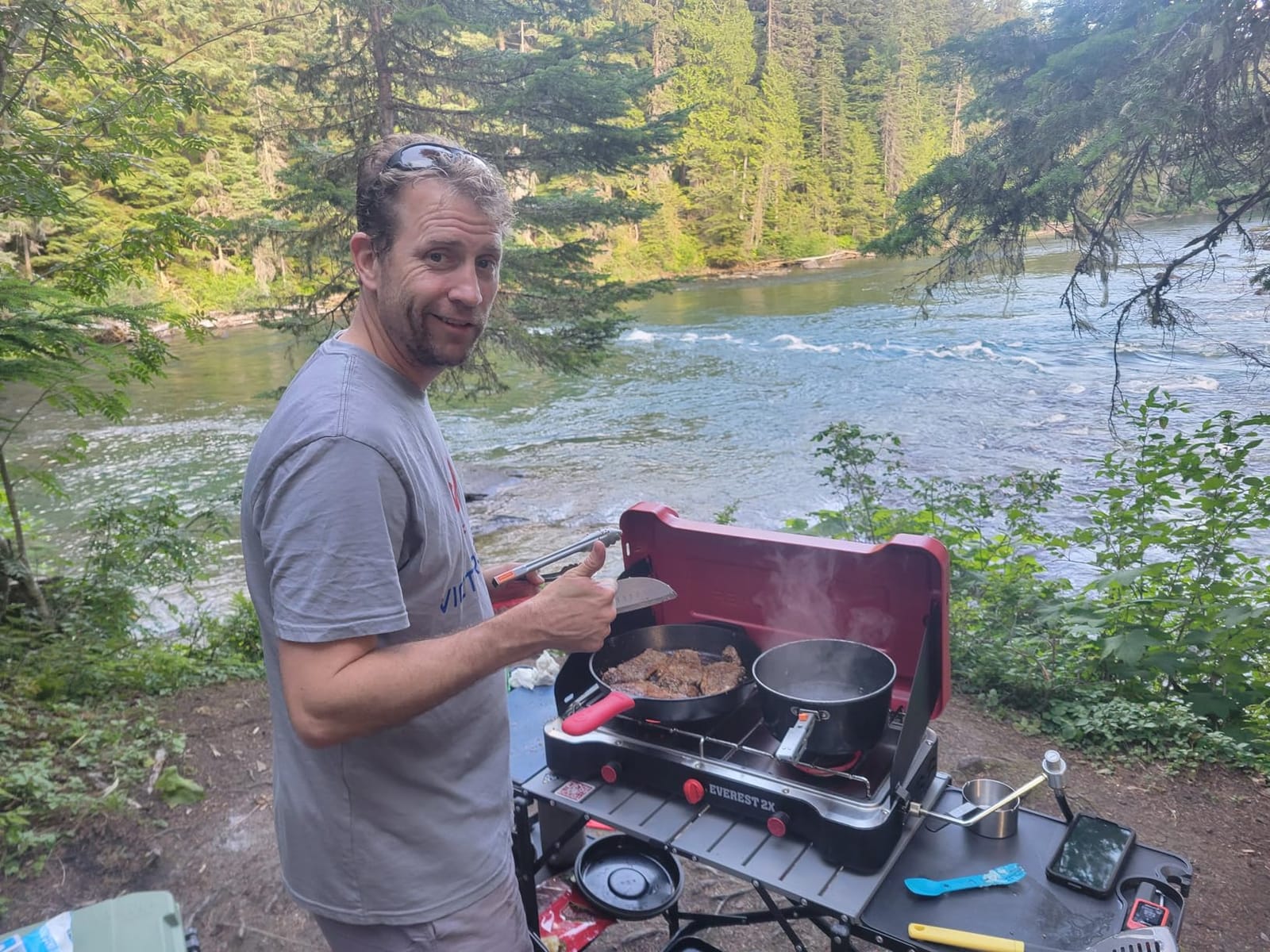 Camp Chef Everest 2X 2-Burner Portable Camping Stove, 40,000 BTUs, Propane | Two 20,000 BTU Cast-Aluminum Burners, Propane, 215 Sq In Cooking Area, Matchless Ignition, 3-Sided Windscreen customer photo 1